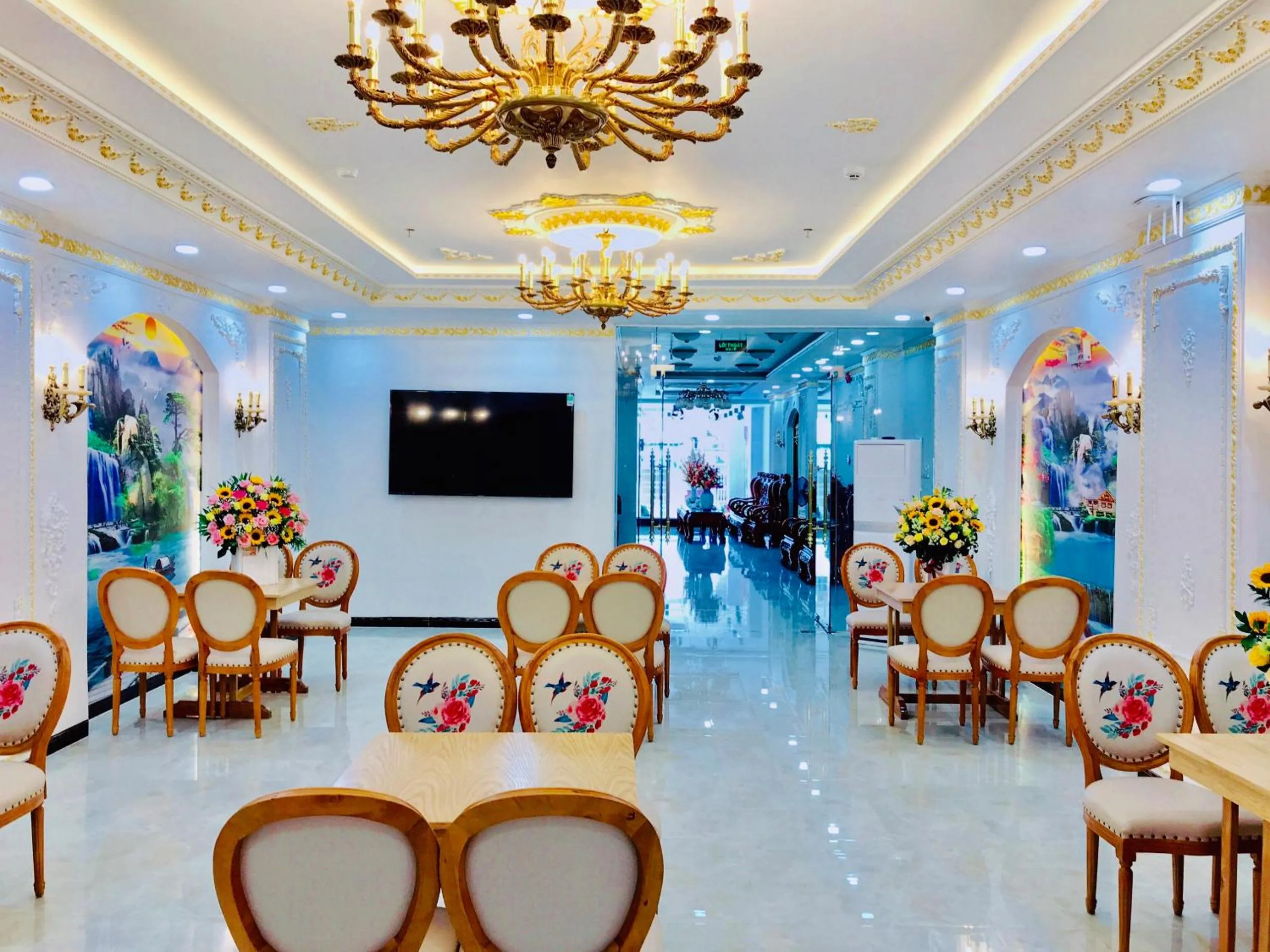 Restaurant/places to eat in HaTa Hotel