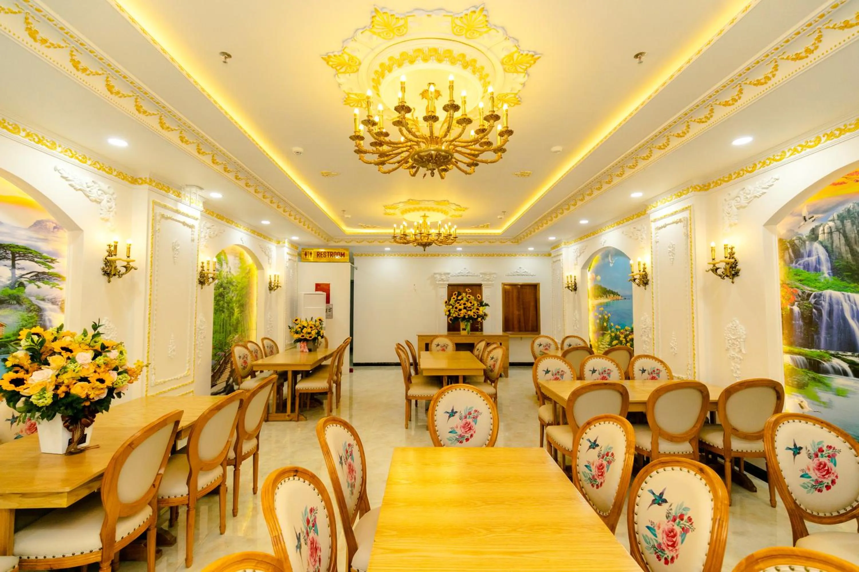 Restaurant/places to eat in HaTa Hotel