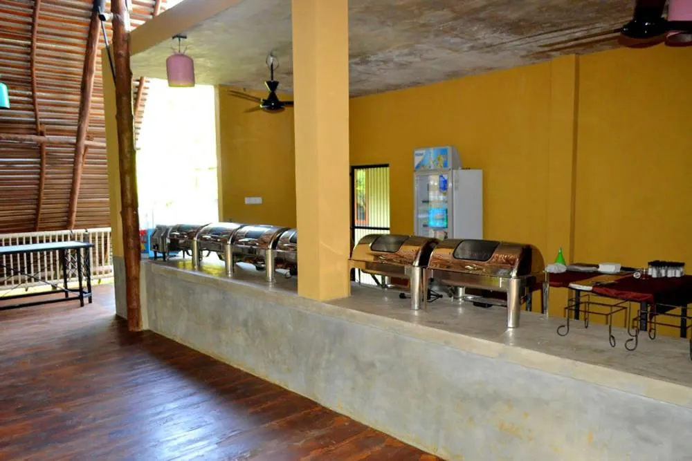 Restaurant/places to eat in Kottawatta River Bank Resort