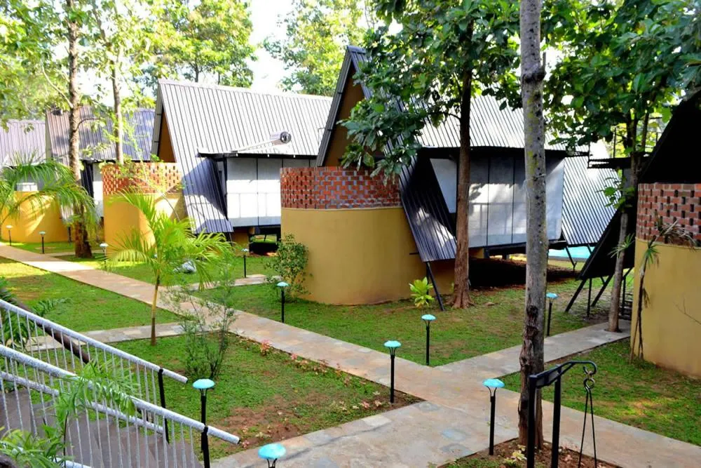 Garden in Kottawatta River Bank Resort