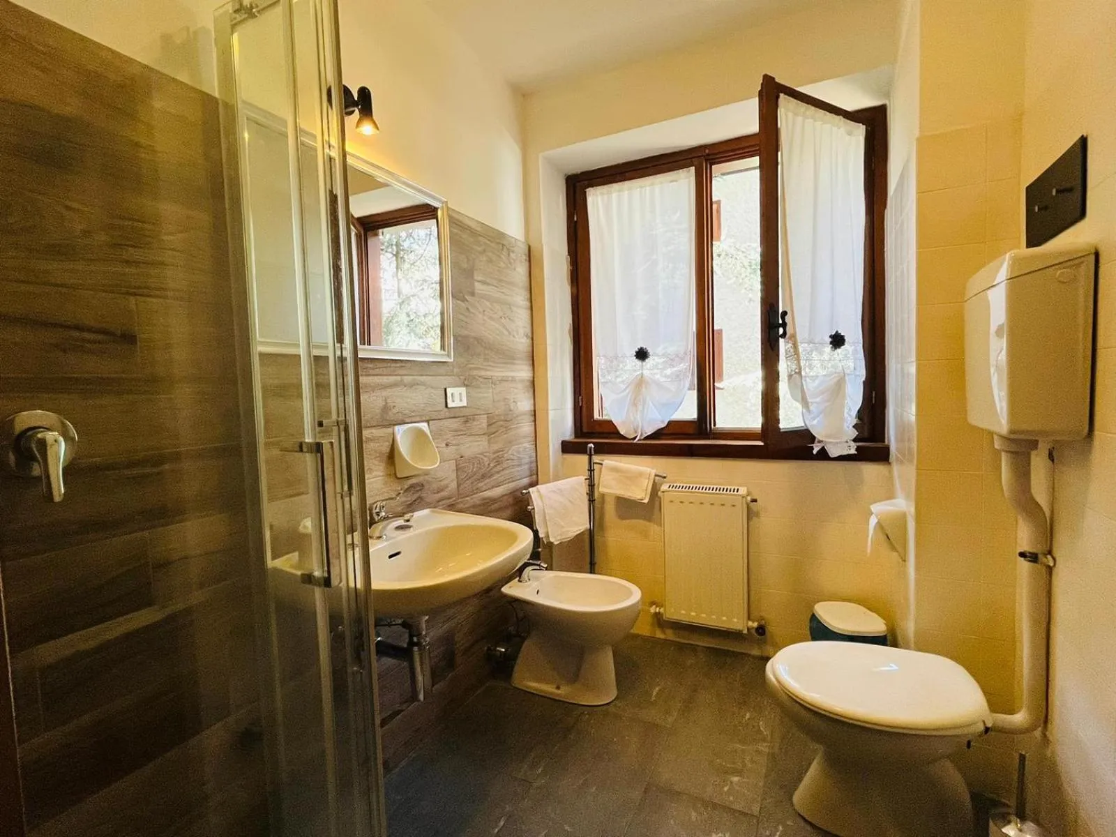 Shower in San Luigi - Rooms & Apartments