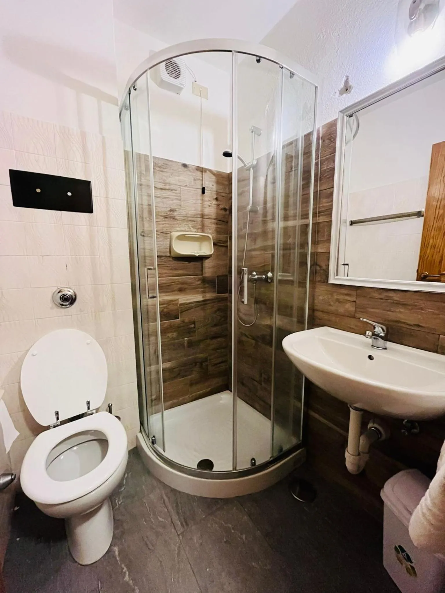 Shower in San Luigi - Rooms & Apartments