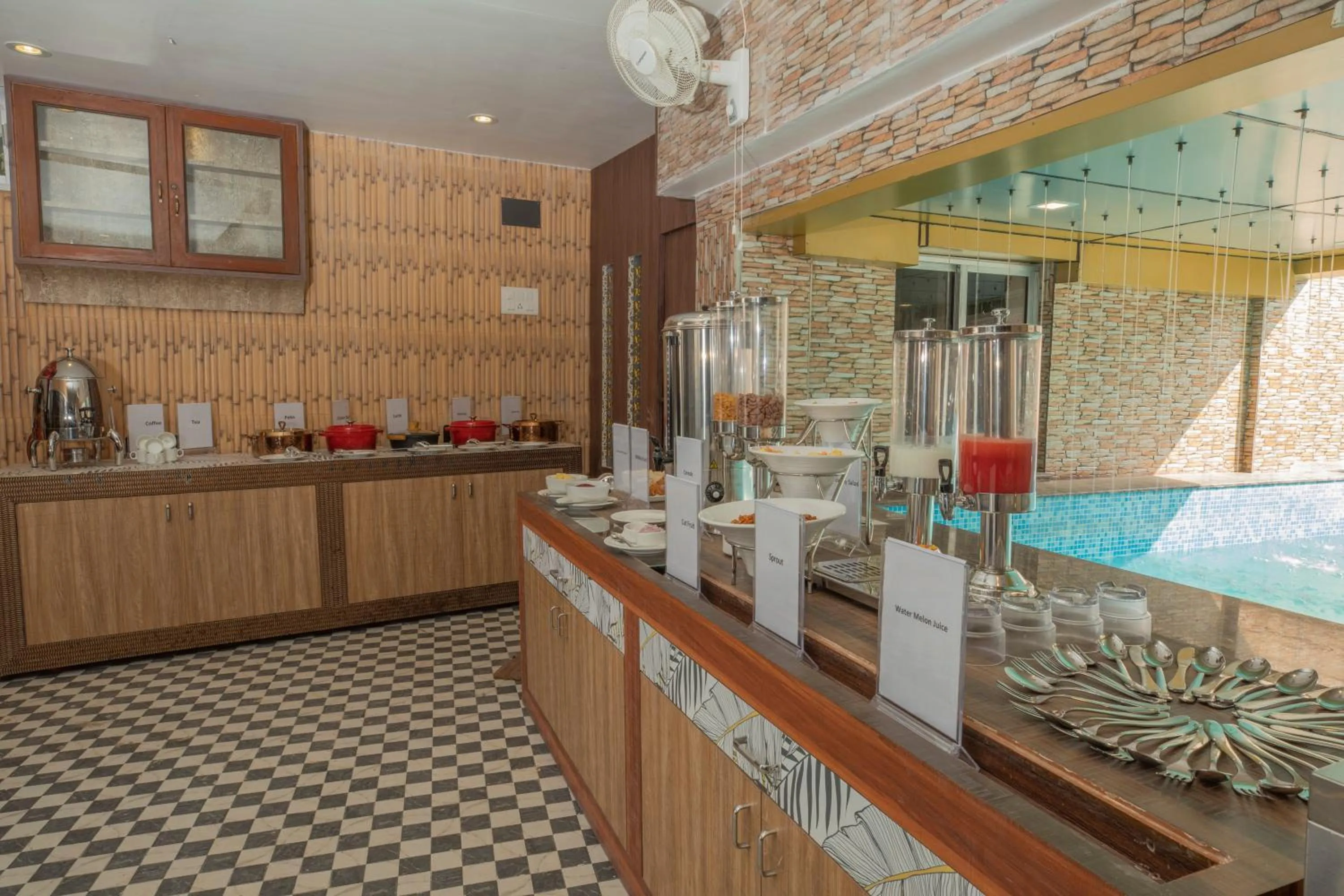 Food and drinks in Snehamaya Spa & Resort