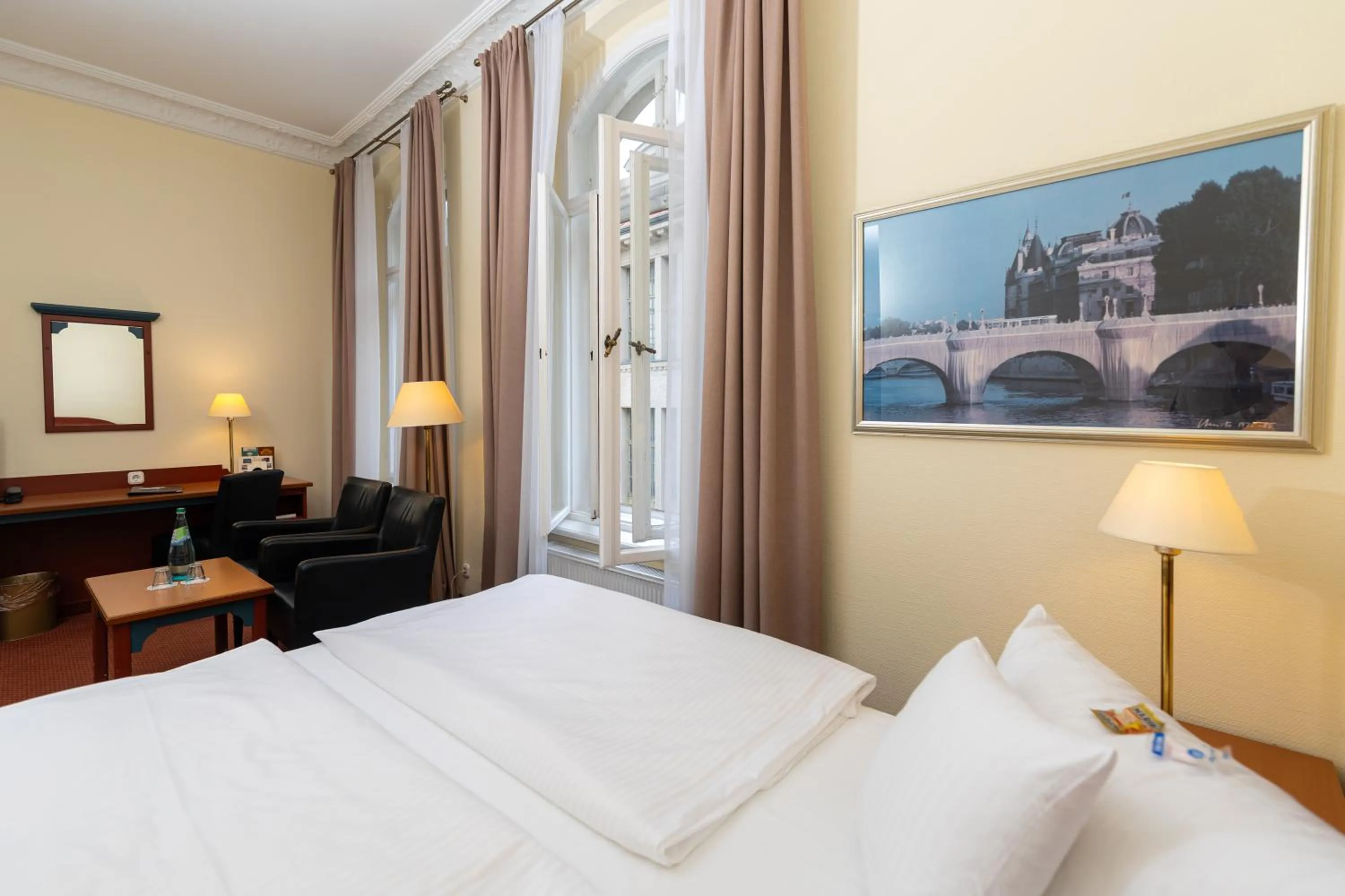 Photo of the whole room, Bed in Akzent Hotel Am Goldenen Strauss