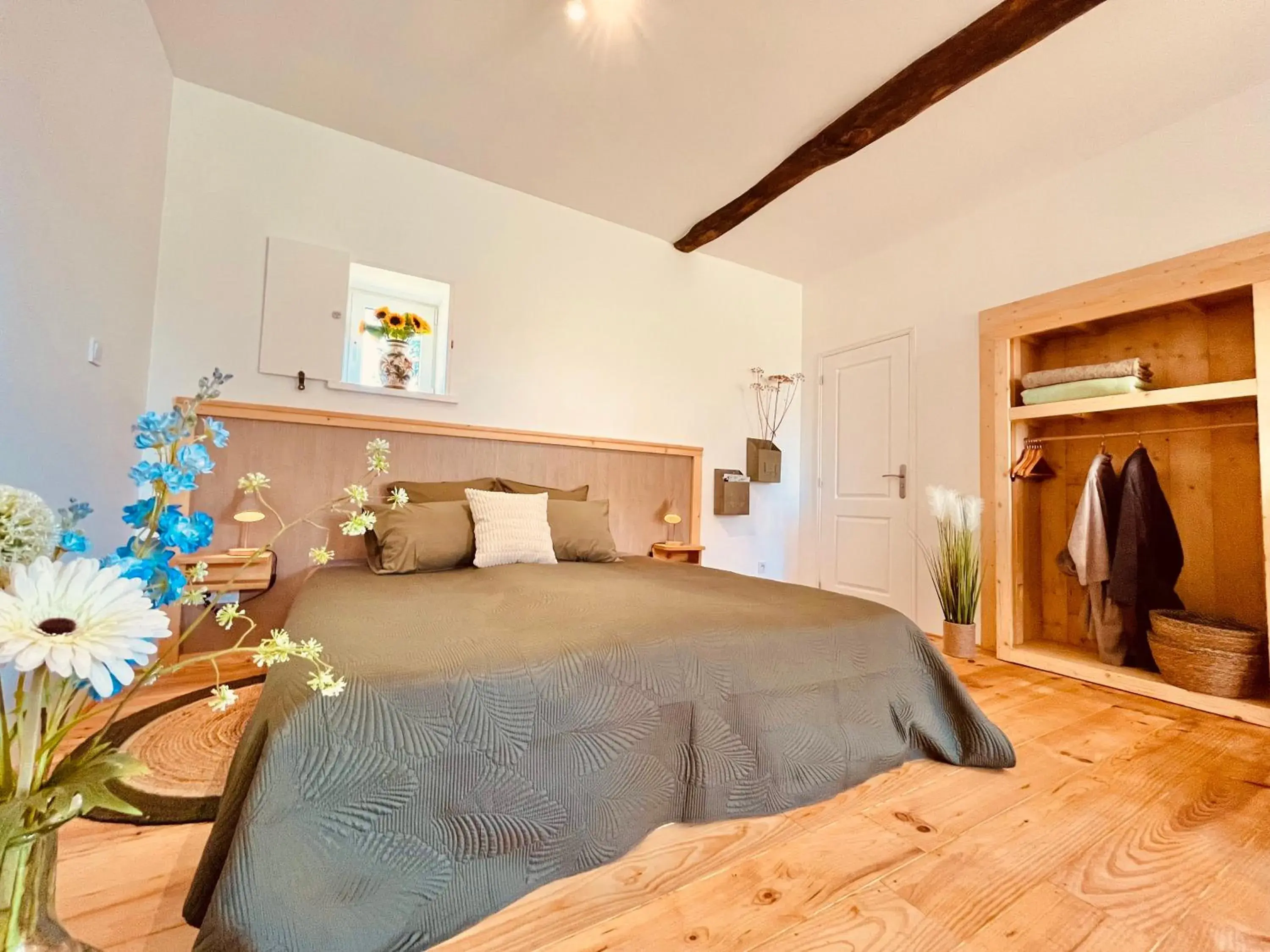 Deluxe King Room in chambres d'hôtes Domaine les Grands Pérons Deluxe King Room in chambres d'hôtes Domaine les Grands Pérons