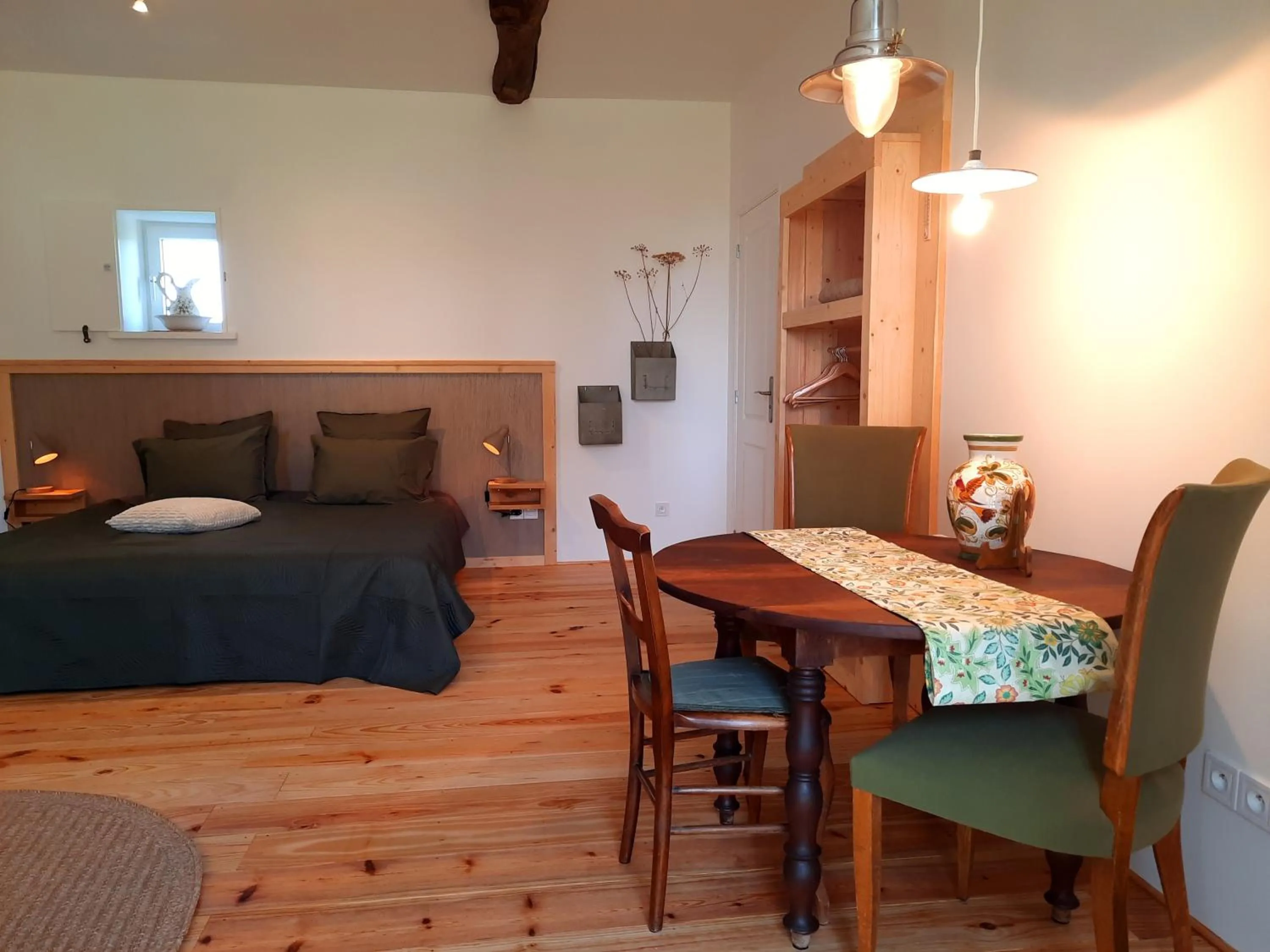 Dining area in chambres d'hôtes Domaine les Grands Pérons