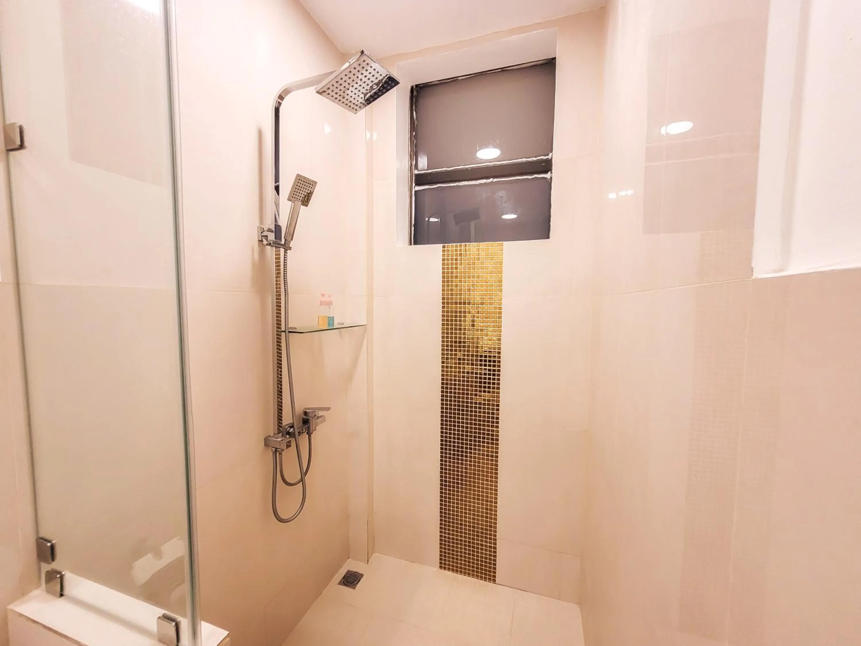 Bathroom in KingsWay Thoddoo Maldives