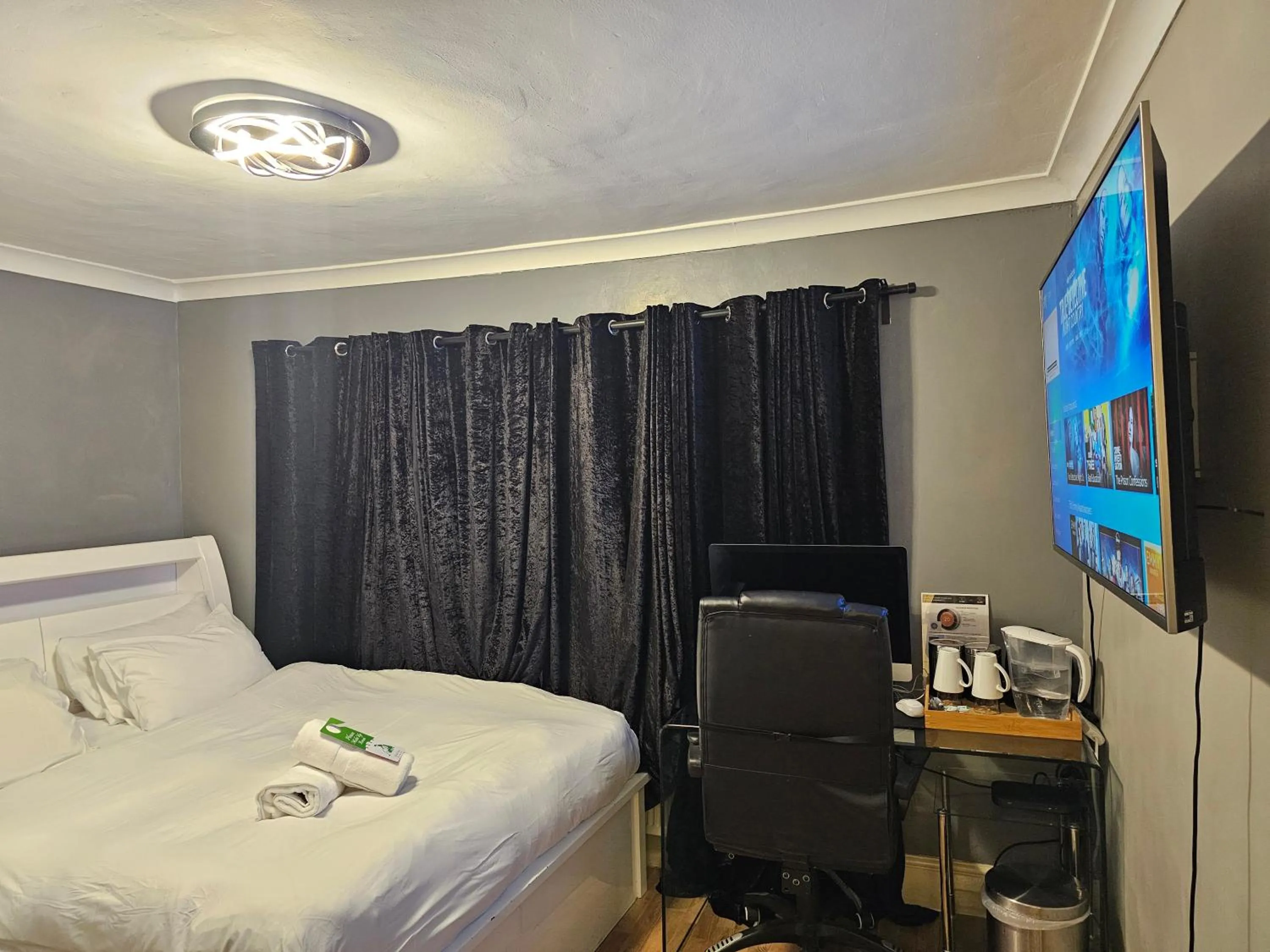 Bed in Umbrella Properties London Excel