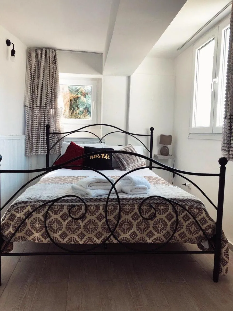 Bed in Katsikantaris Homes
