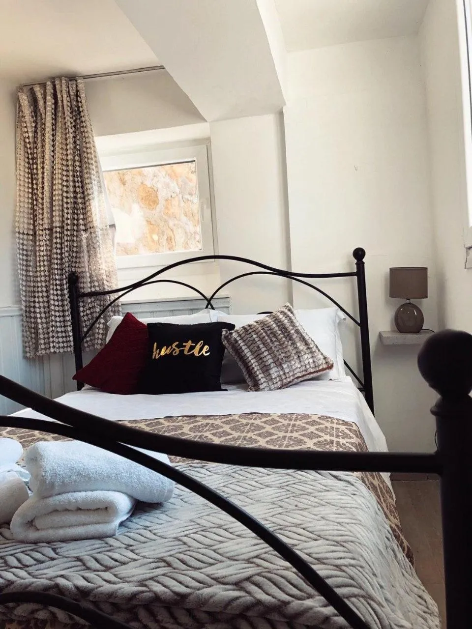Bed in Katsikantaris Homes