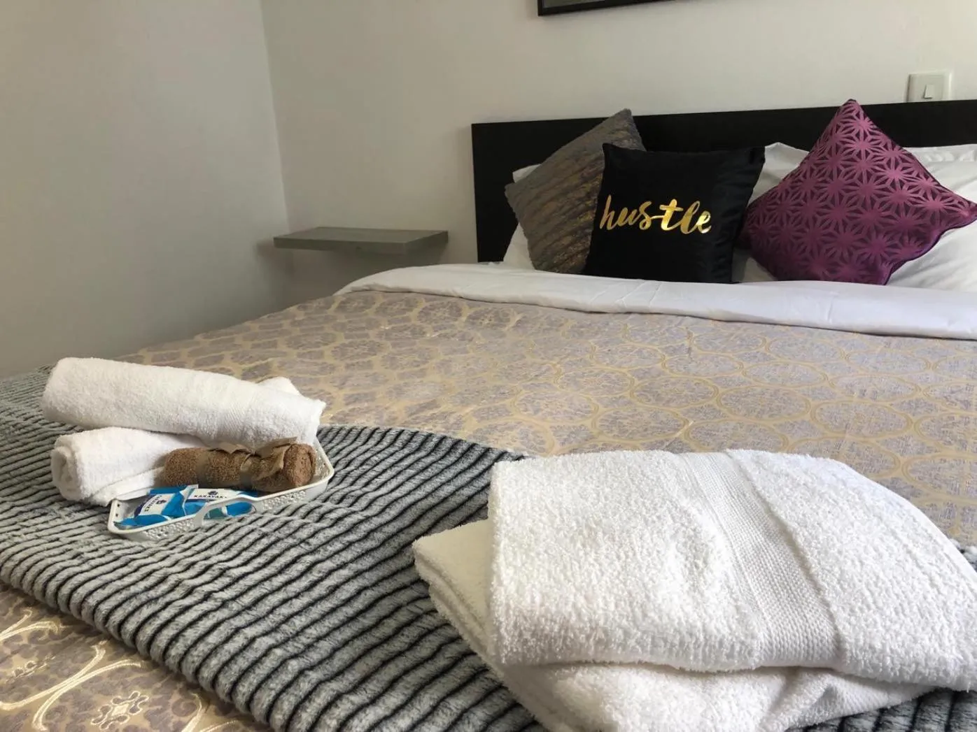 Bed in Katsikantaris Homes