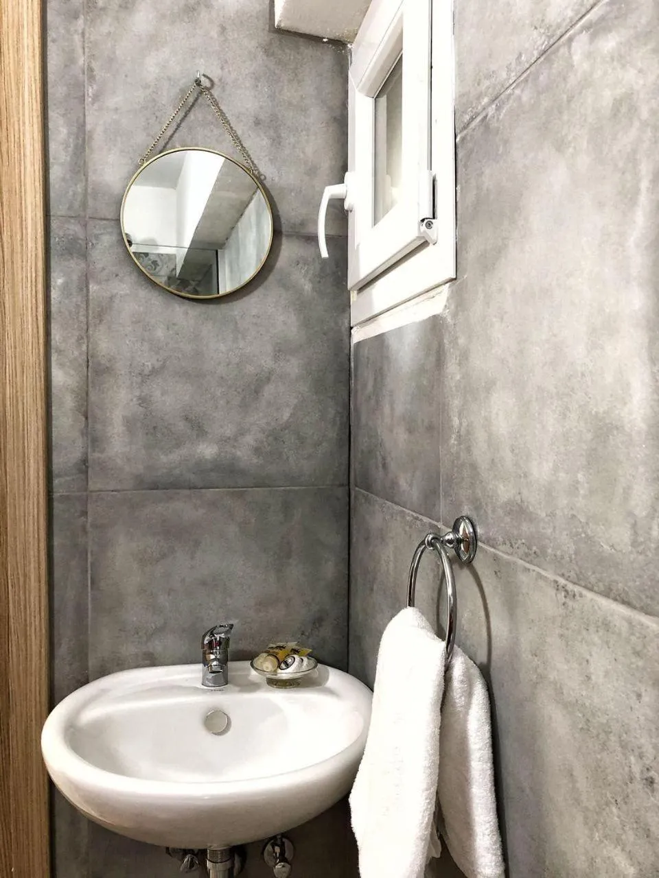 Bathroom in Katsikantaris Homes