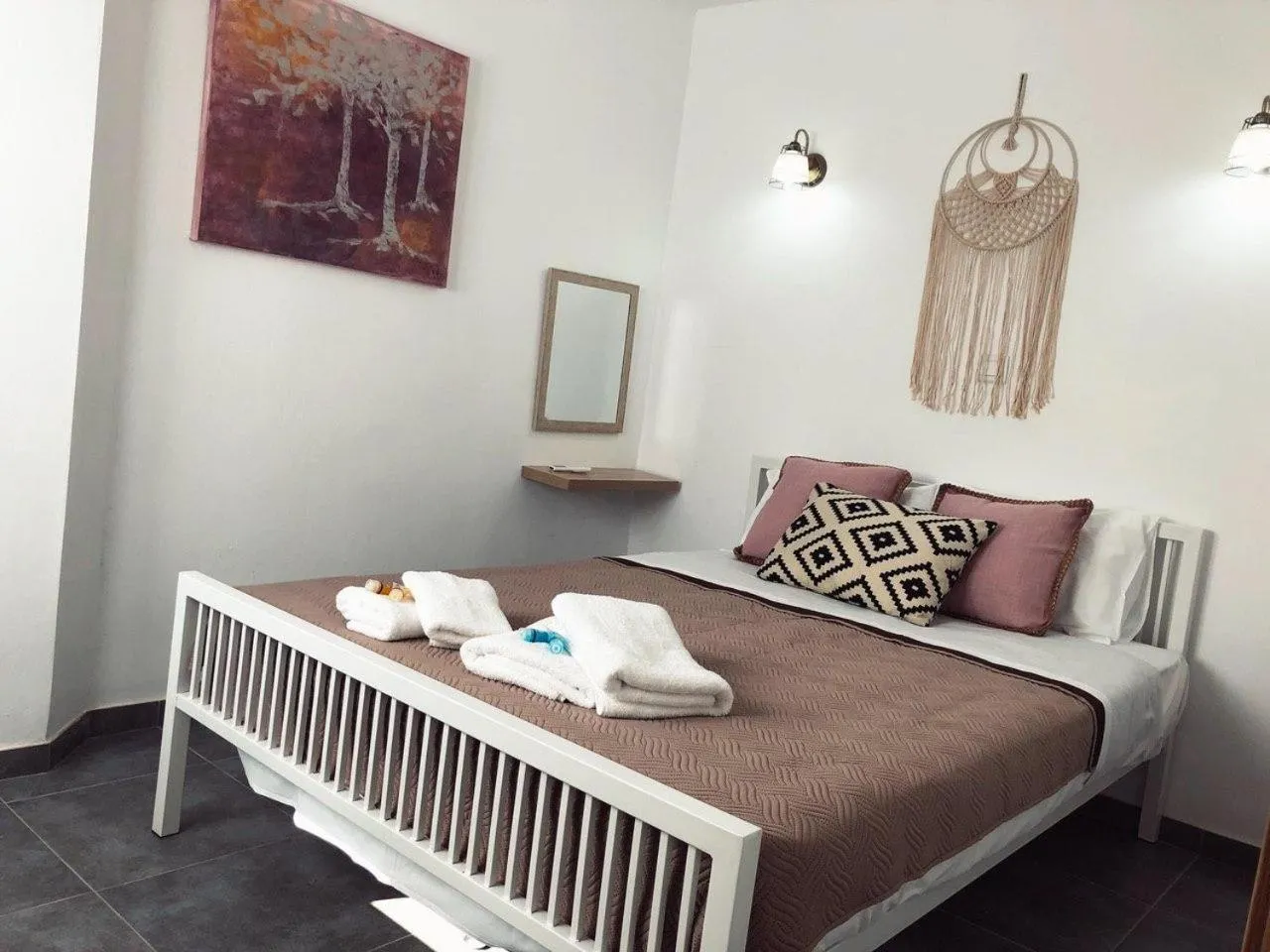 Bed in Katsikantaris Homes