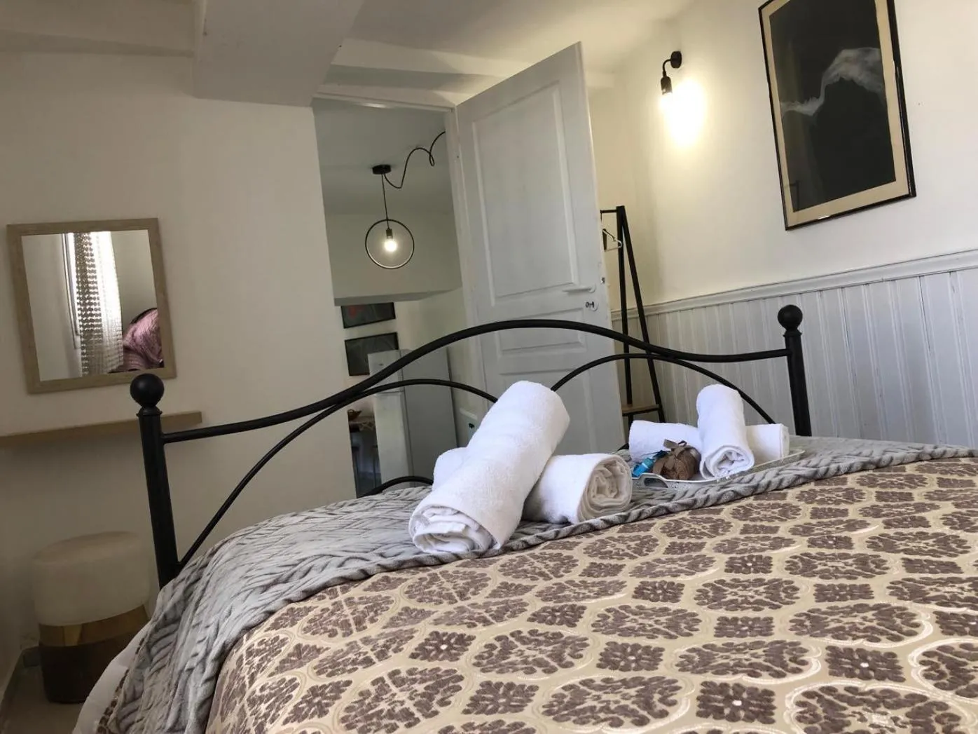 Bed in Katsikantaris Homes