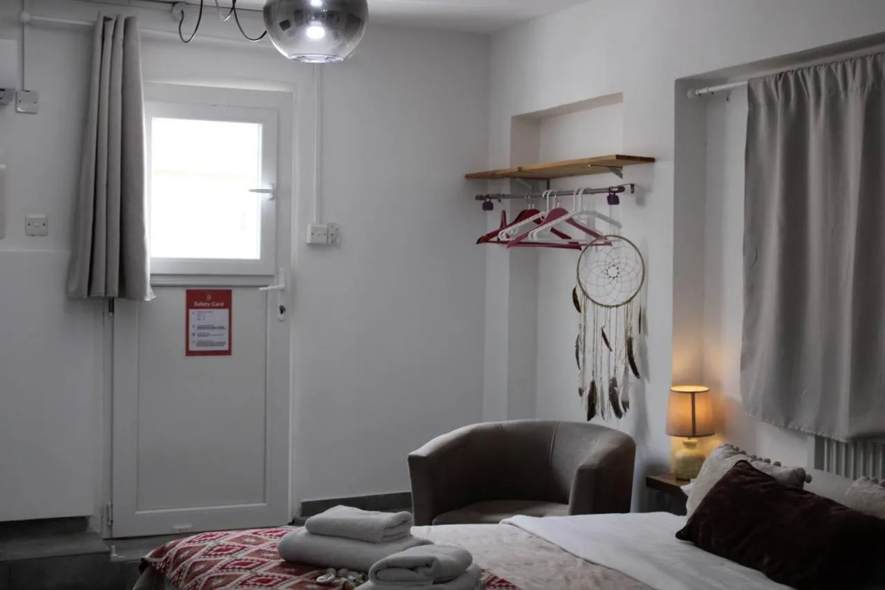 Bed in Katsikantaris Homes