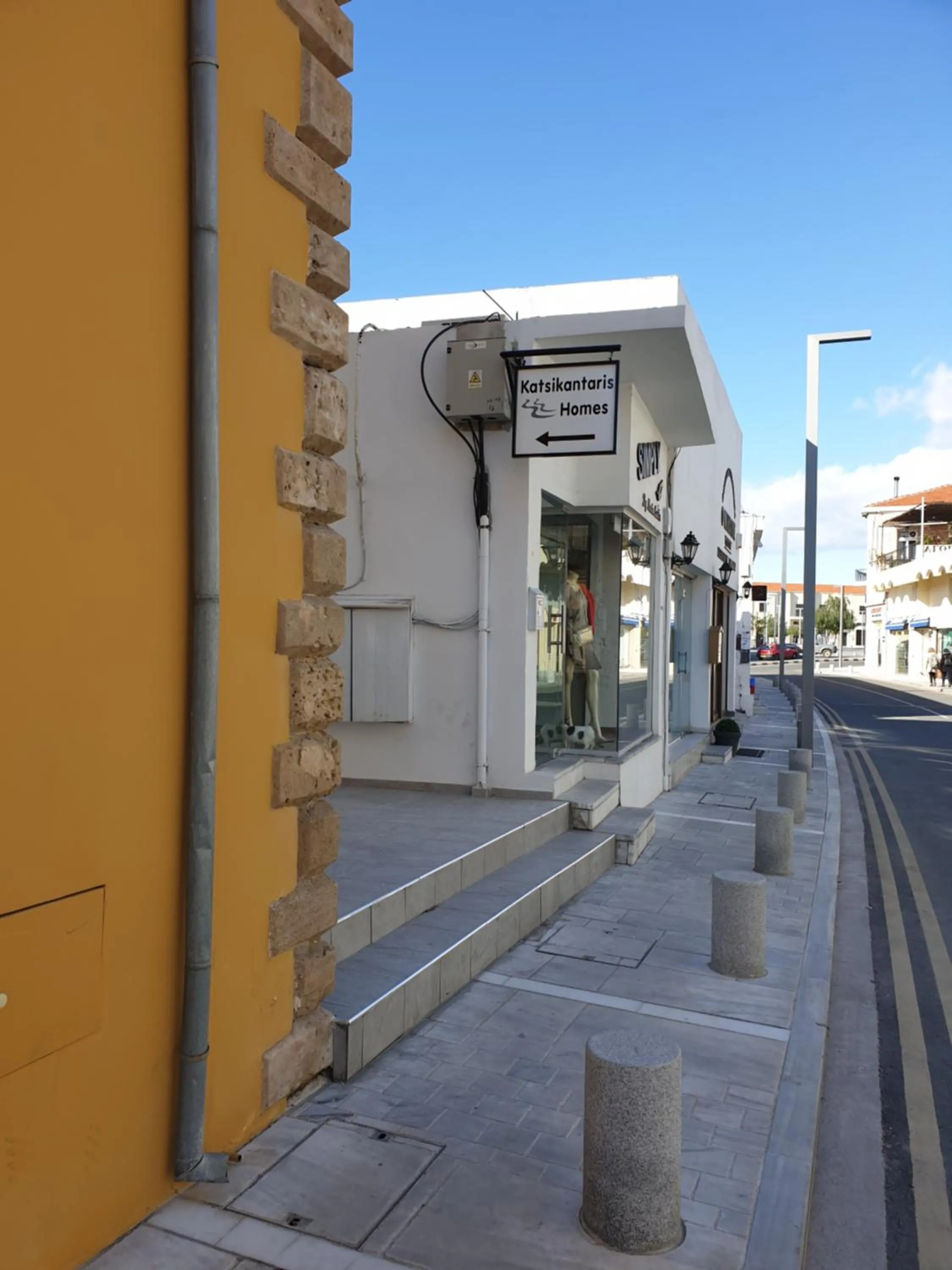 Facade/entrance in Katsikantaris Homes