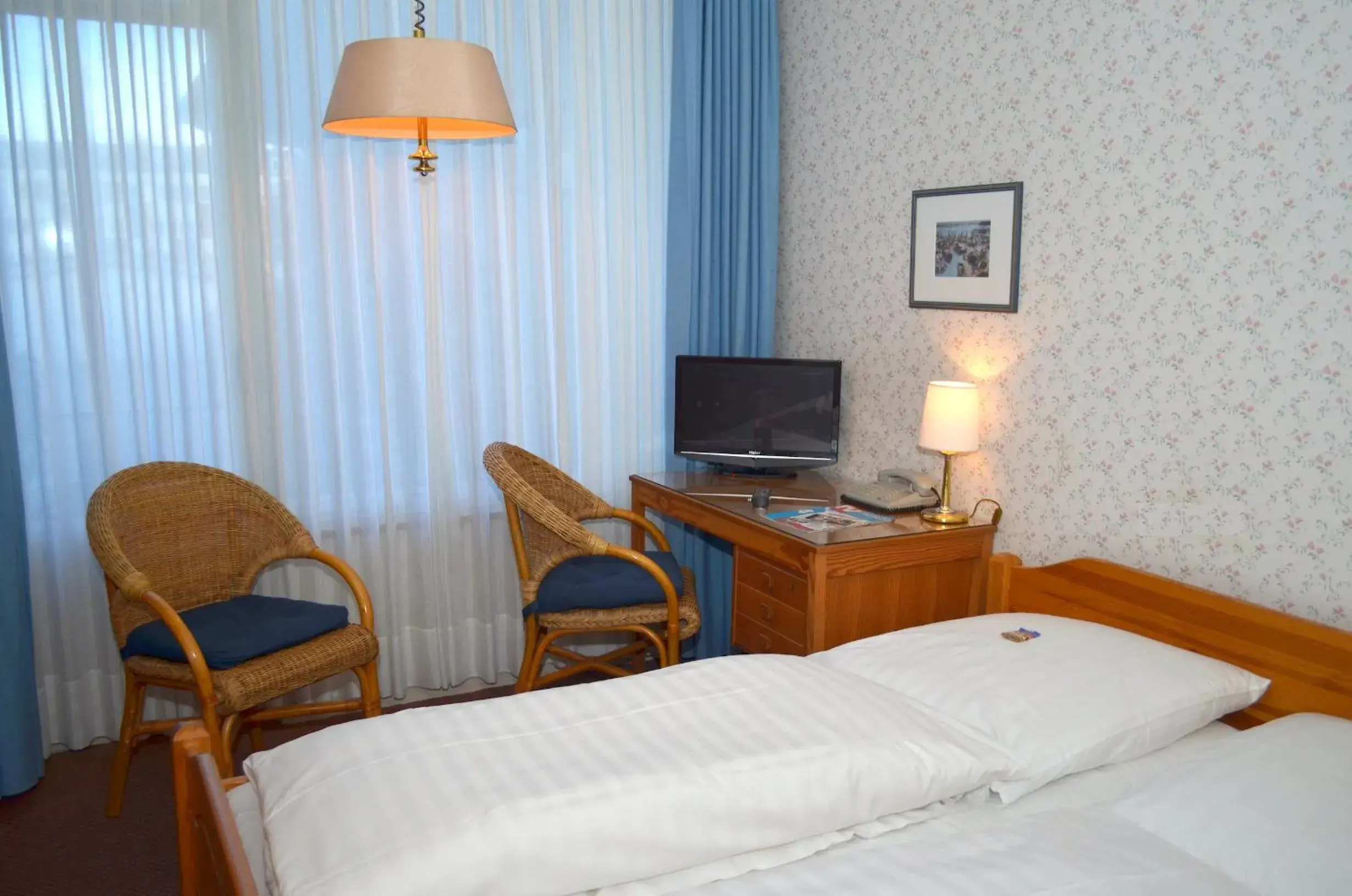 Bed in Motel Hamburg