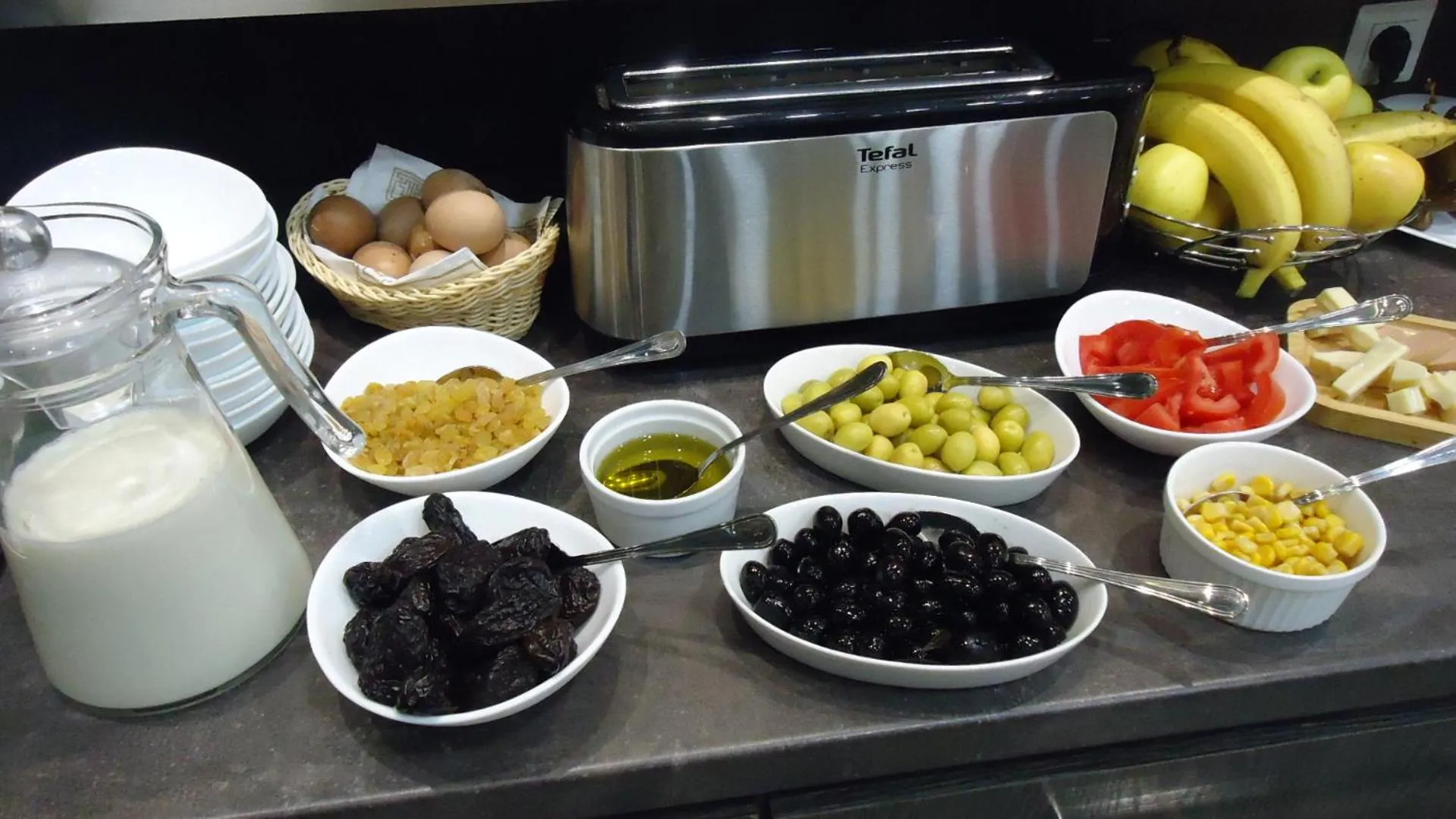 Restaurant/places to eat in Hotel Bournissa