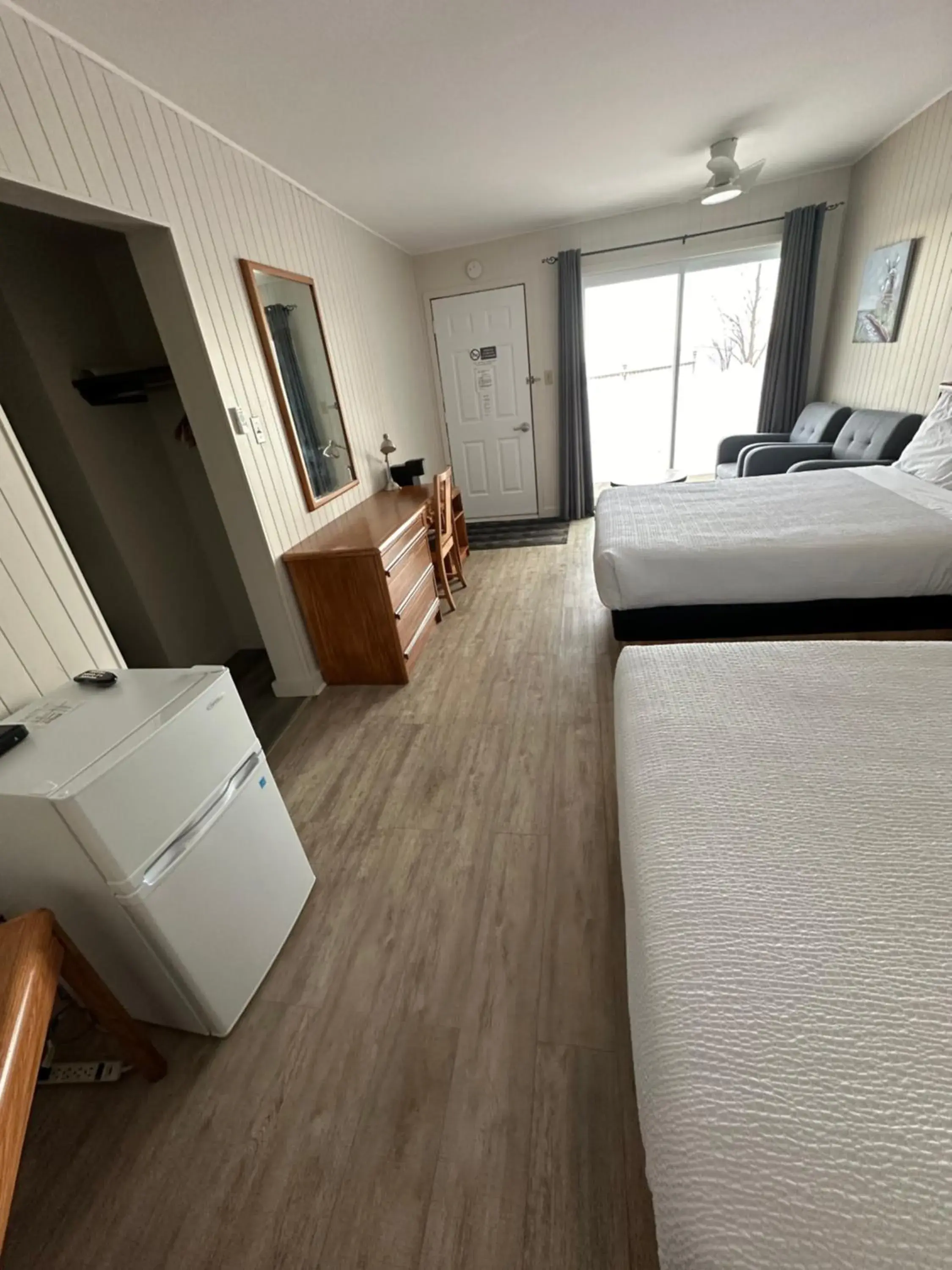 Double Room with Two Double Beds in Motel Carleton Sur Mer Double Room with Two Double Beds in Motel Carleton Sur Mer