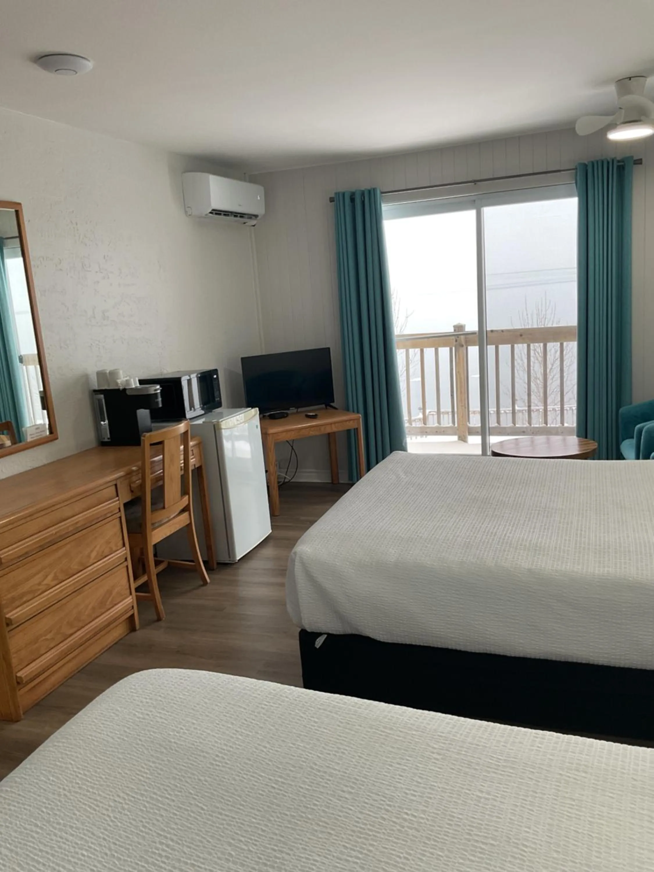 Bed in Motel Carleton Sur Mer