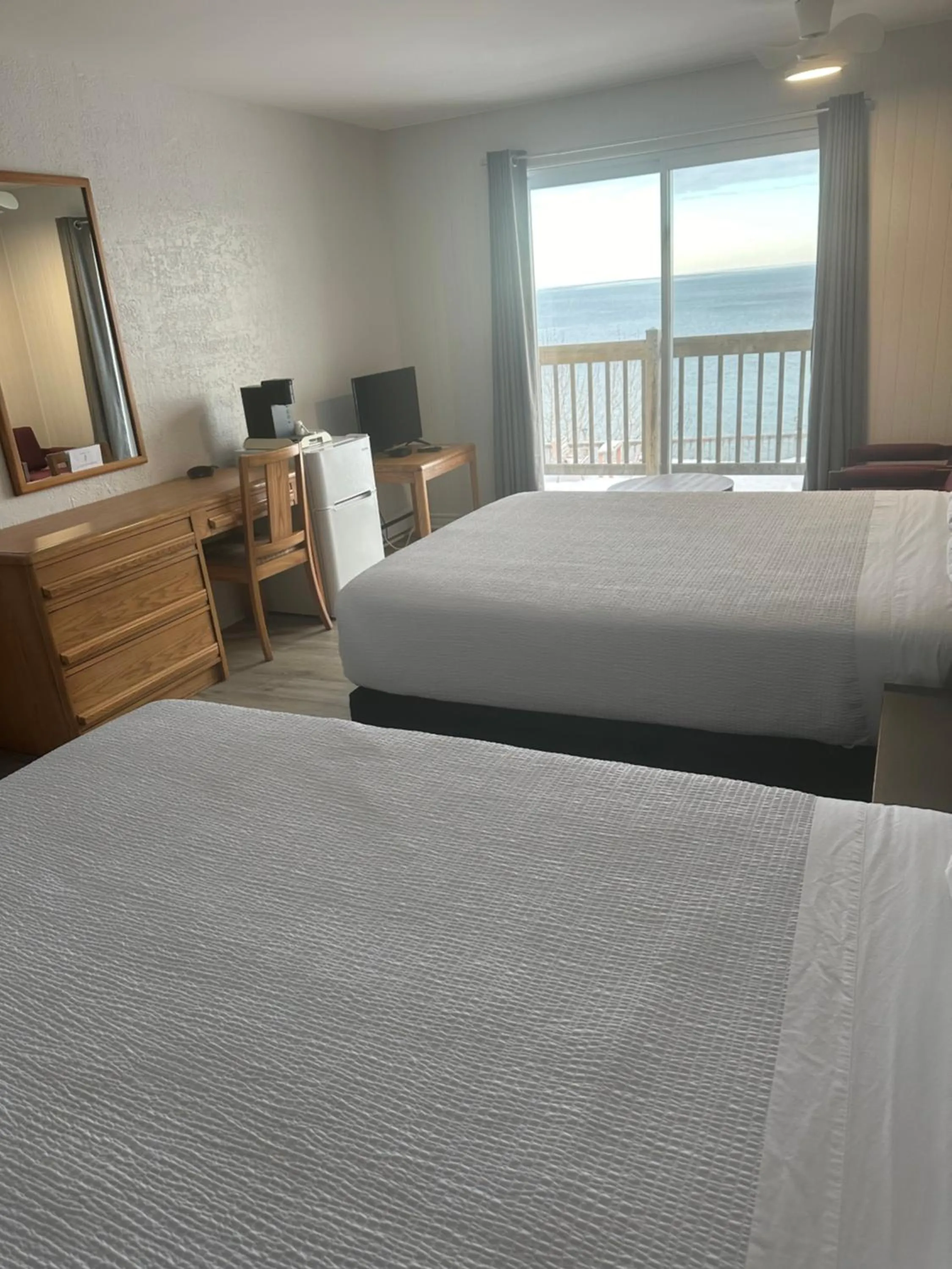 Bed in Motel Carleton Sur Mer