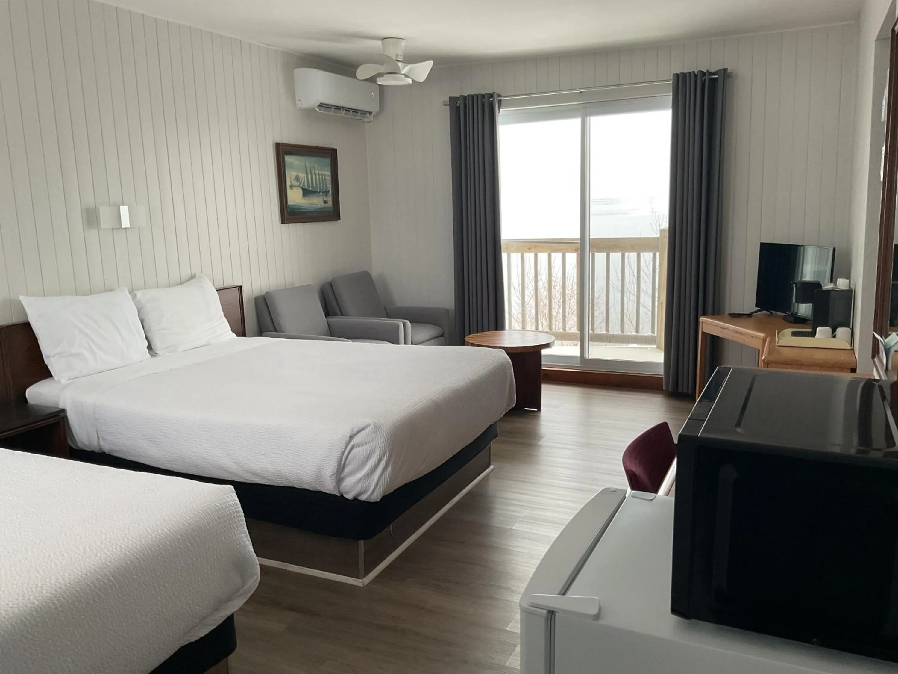 Bed in Motel Carleton Sur Mer