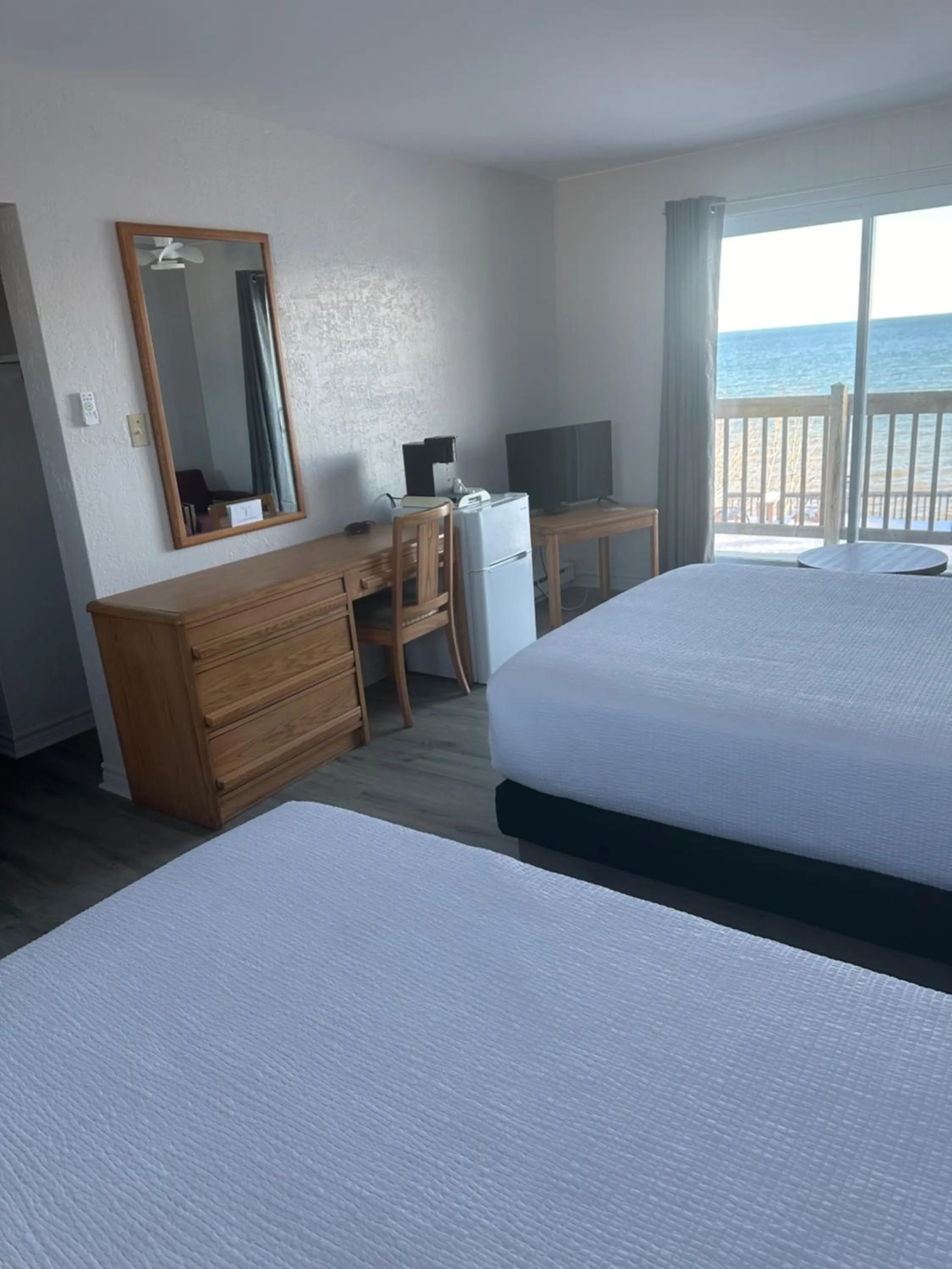 Bed in Motel Carleton Sur Mer