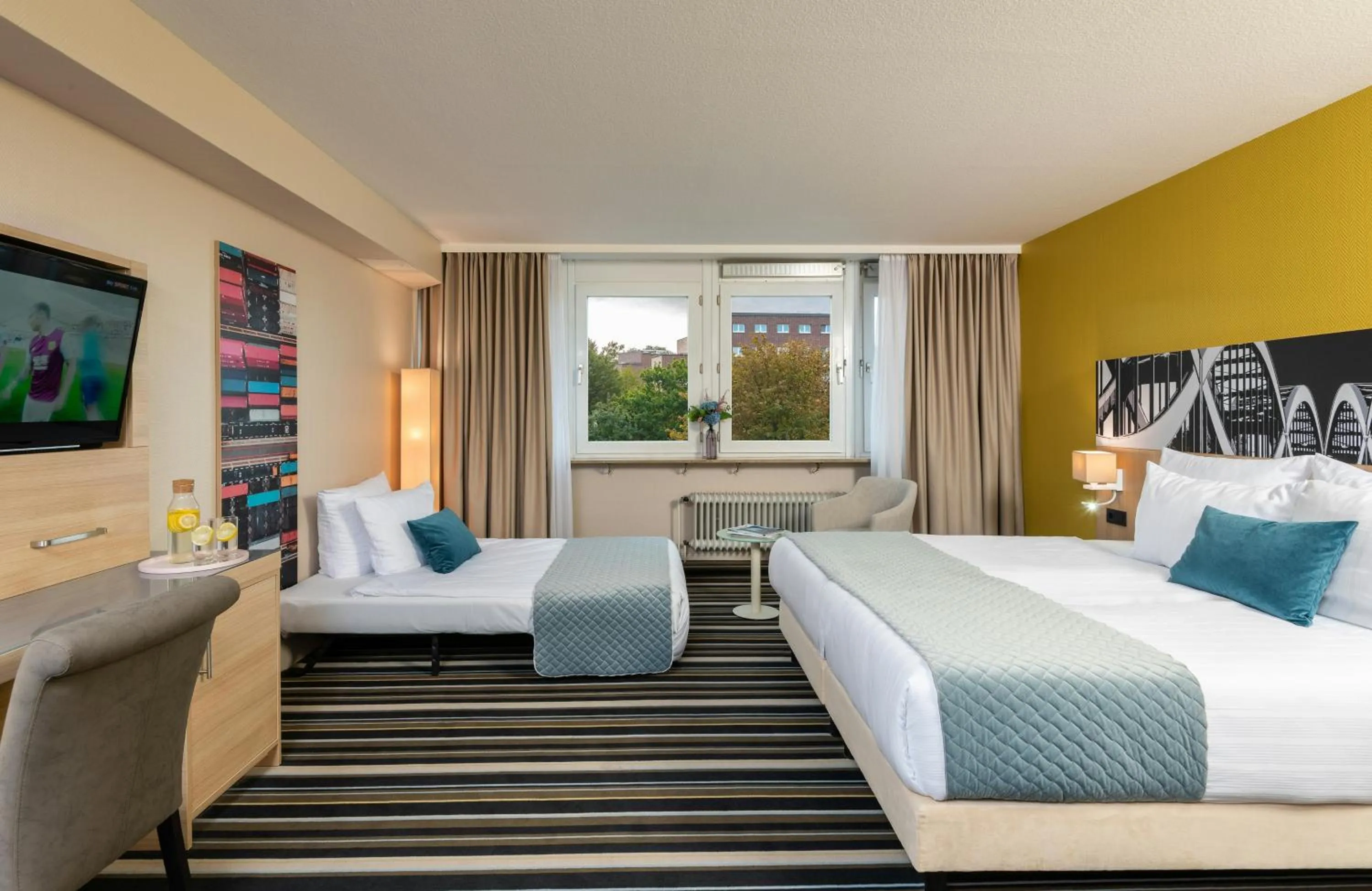 Bedroom, Bed in Leonardo Hotel Hamburg Elbbrücken