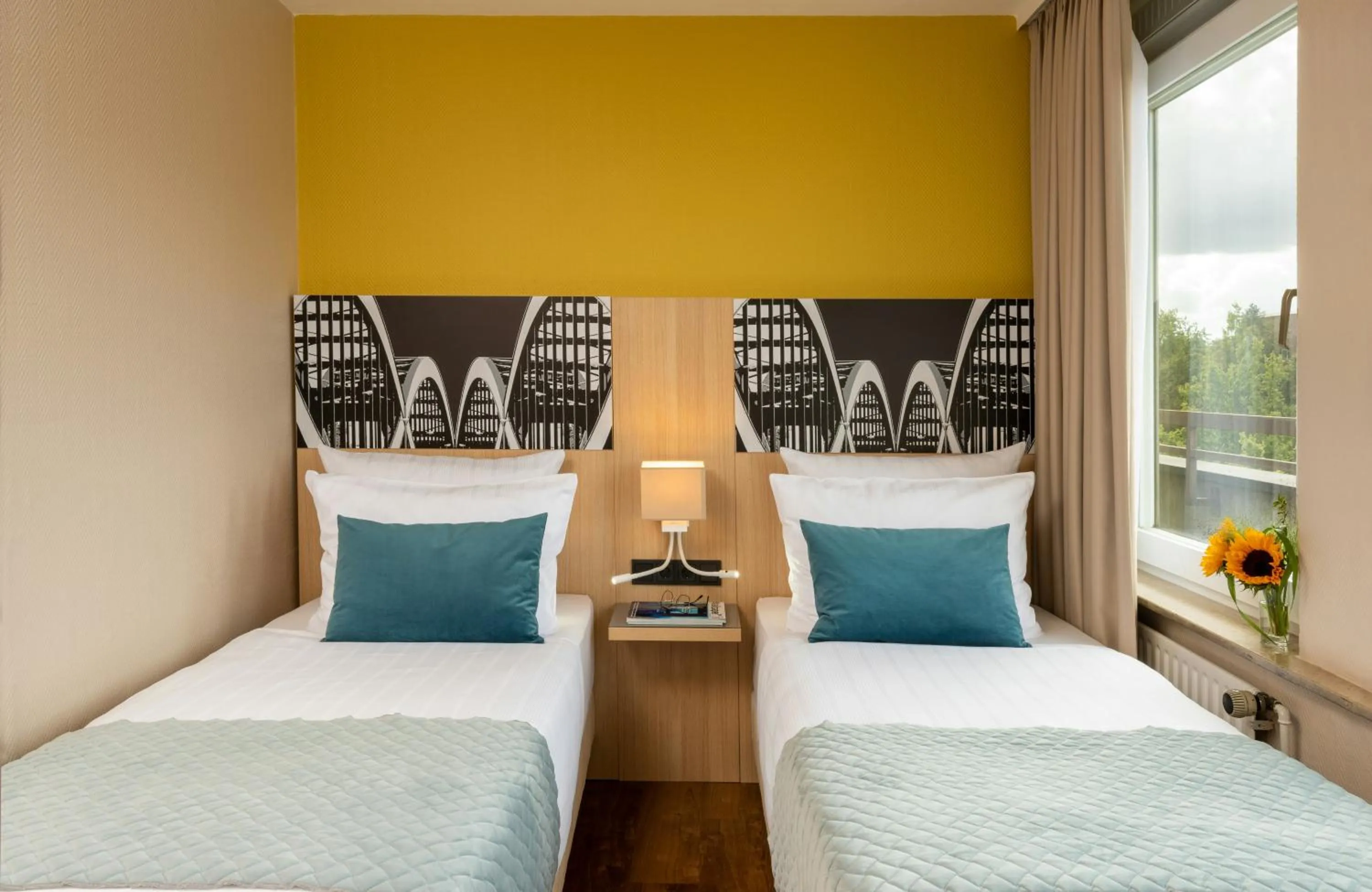 Bedroom, Bed in Leonardo Hotel Hamburg Elbbrücken