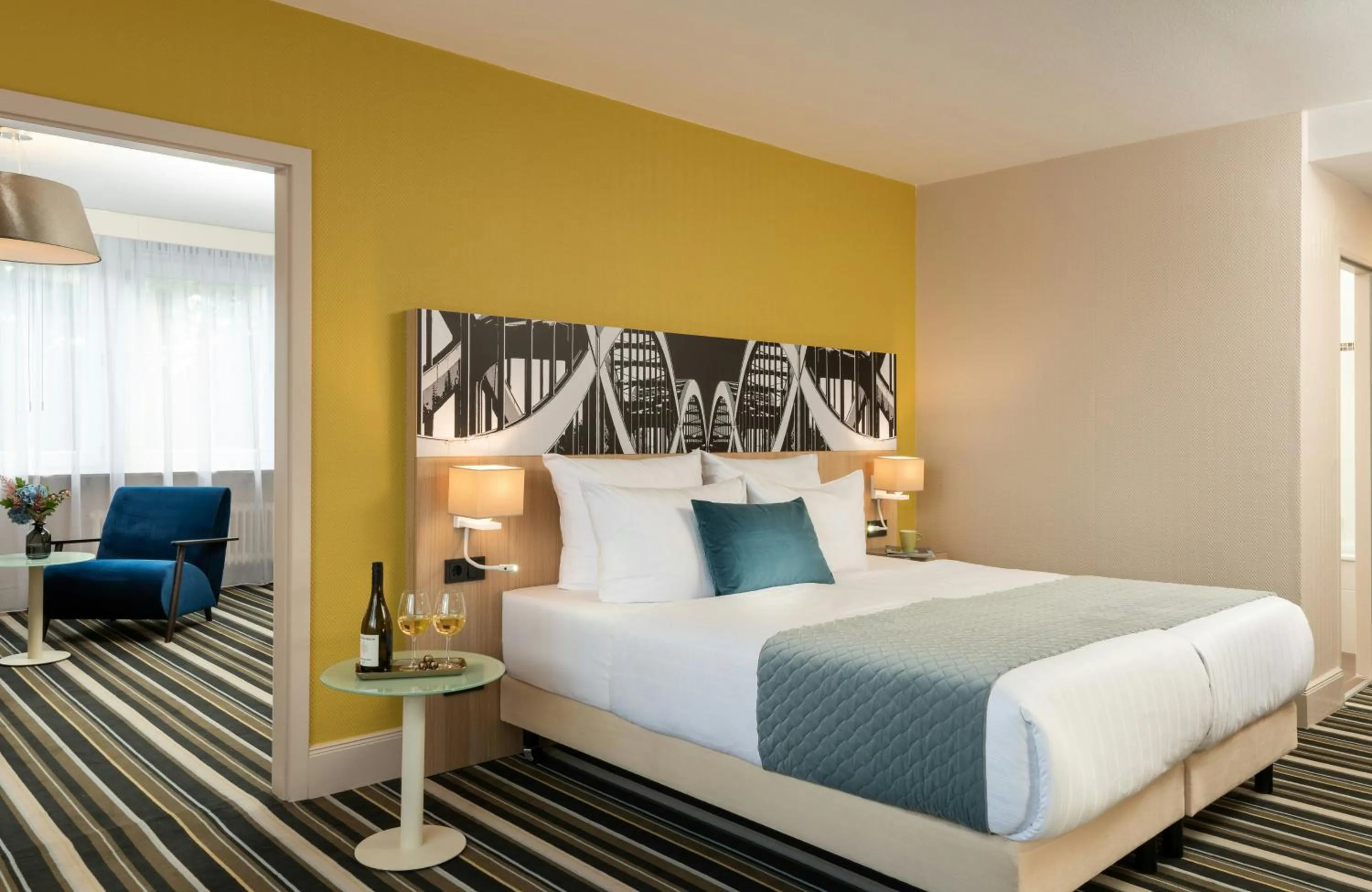 Photo of the whole room, Bed in Leonardo Hotel Hamburg Elbbrücken