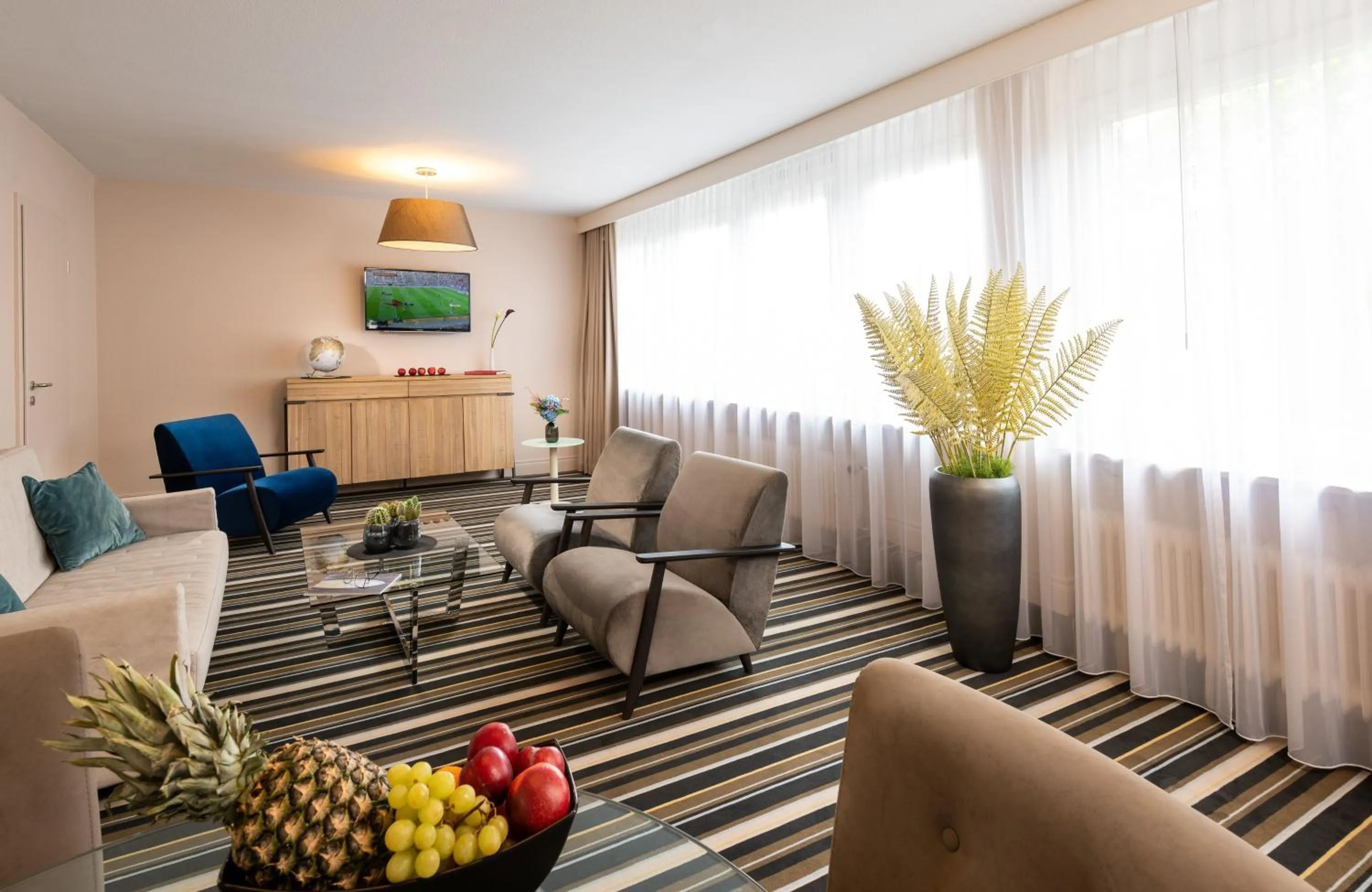 Bedroom in Leonardo Hotel Hamburg Elbbrücken