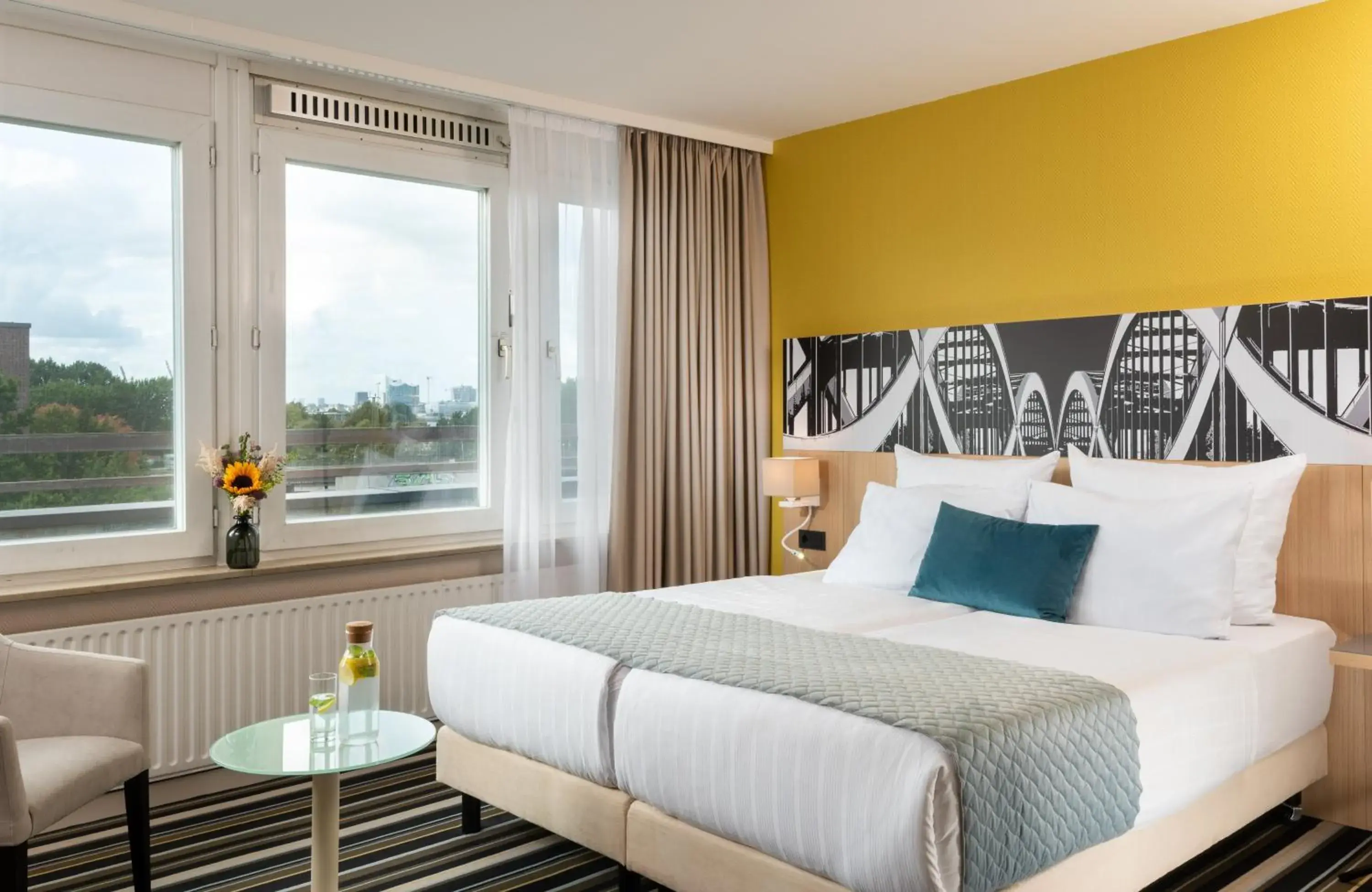 Superior Double or Twin Room in Leonardo Hotel Hamburg Elbbrücken Superior Double or Twin Room in Leonardo Hotel Hamburg Elbbrücken