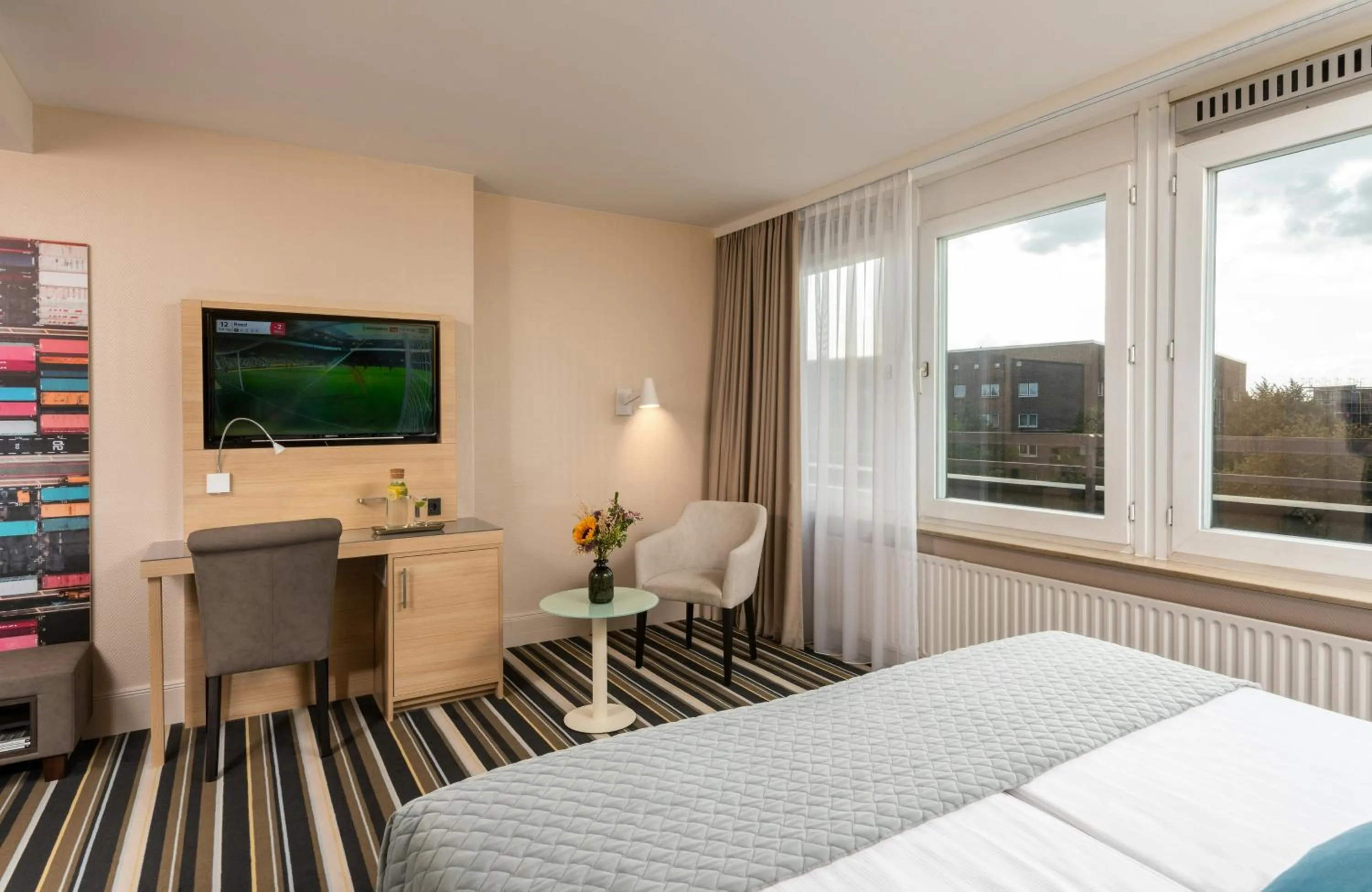 Bedroom, Bed in Leonardo Hotel Hamburg Elbbrücken