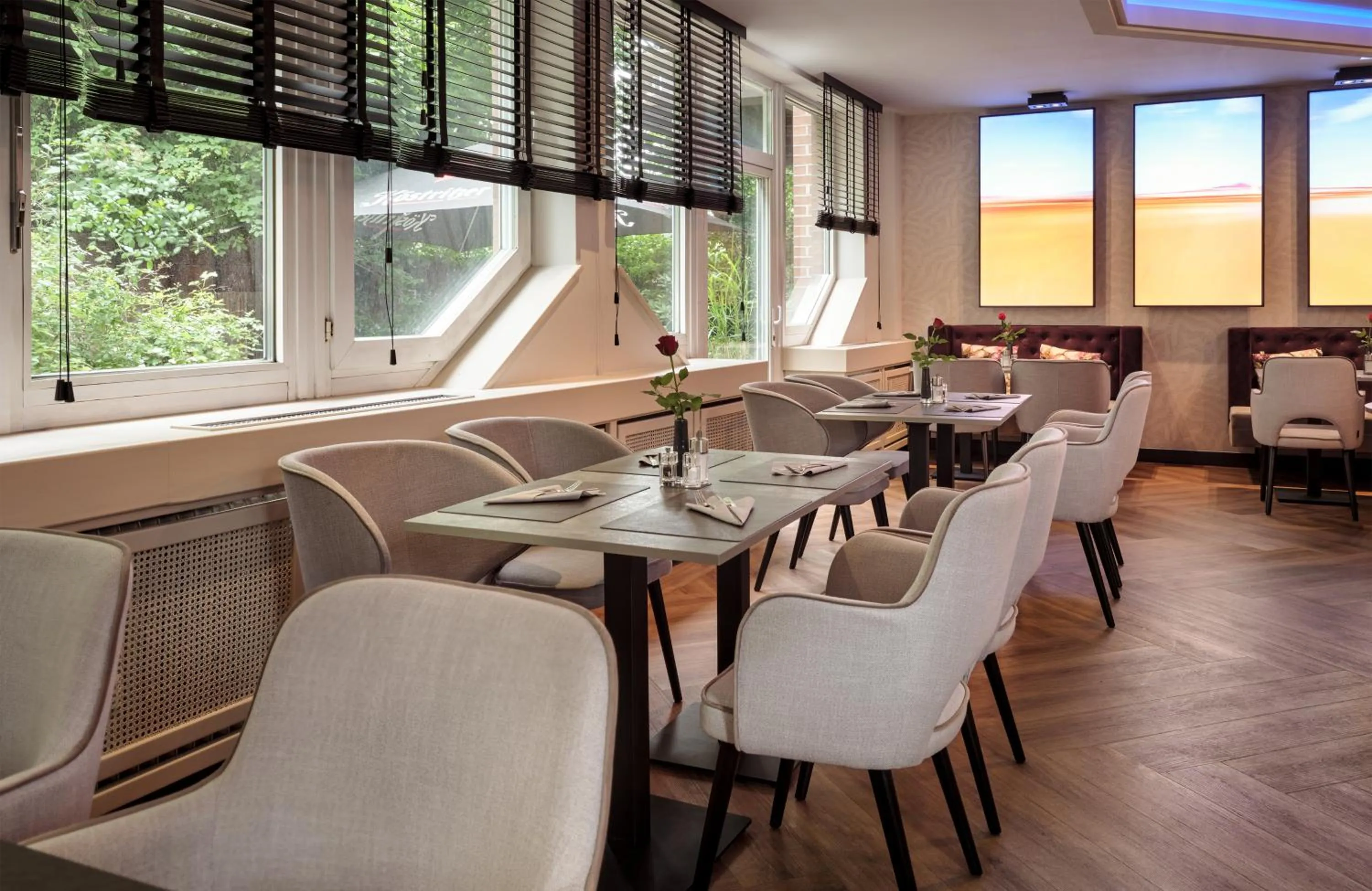 Restaurant/places to eat in Leonardo Hotel Hamburg Elbbrücken