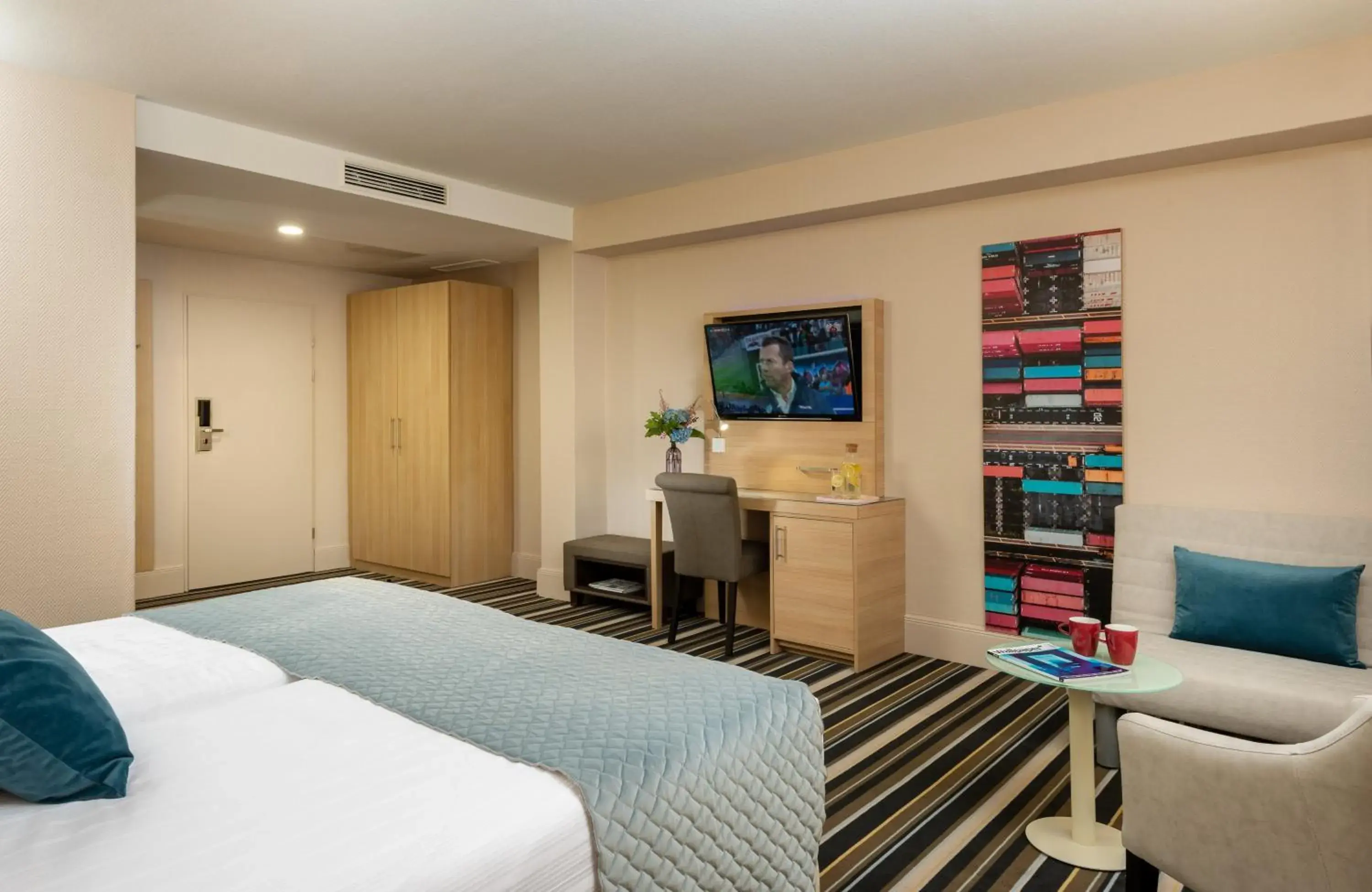 Comfort Triple Room in Leonardo Hotel Hamburg Elbbrücken Comfort Triple Room in Leonardo Hotel Hamburg Elbbrücken