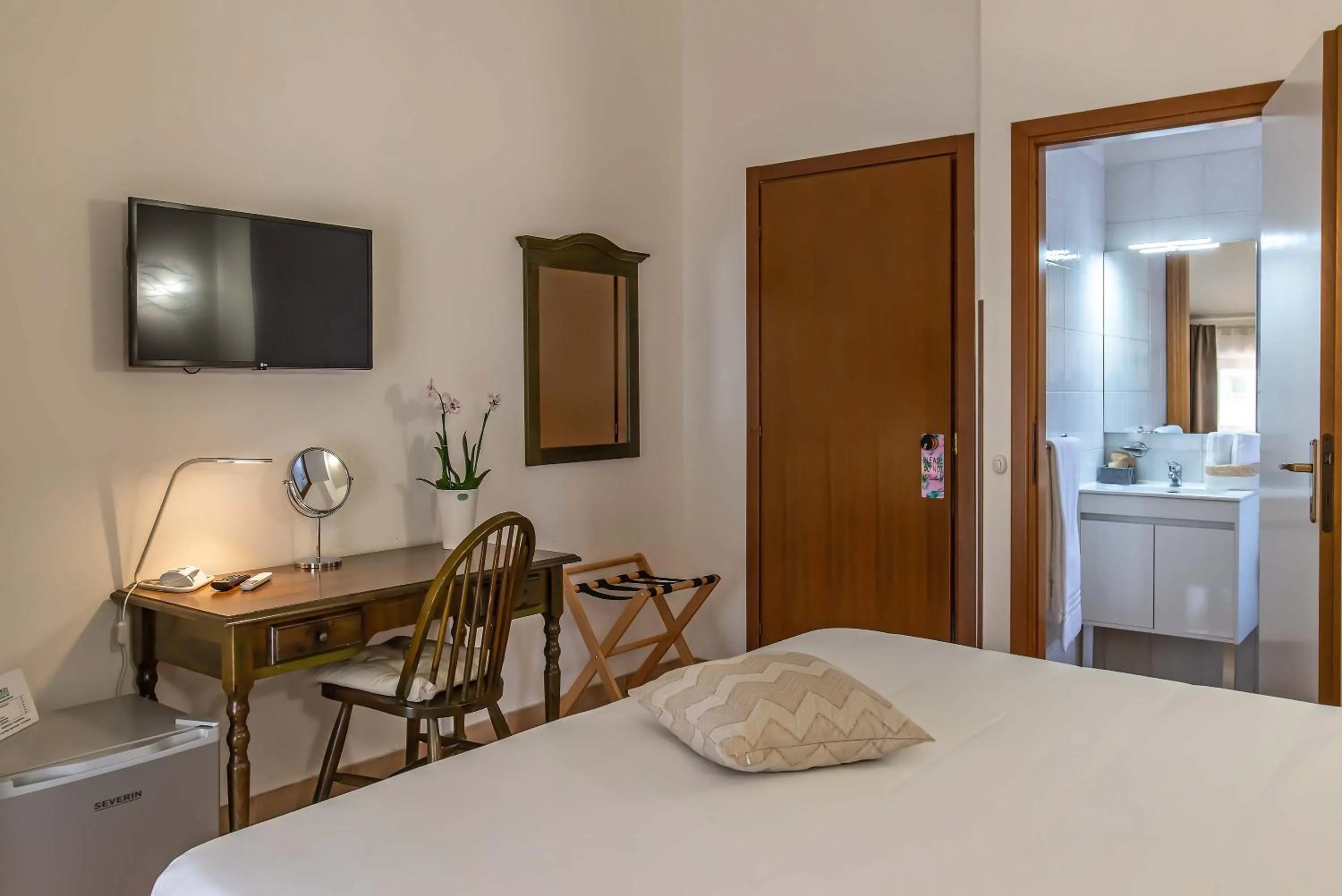 Photo of the whole room, Bed in Plaza Rooms Ciampino
