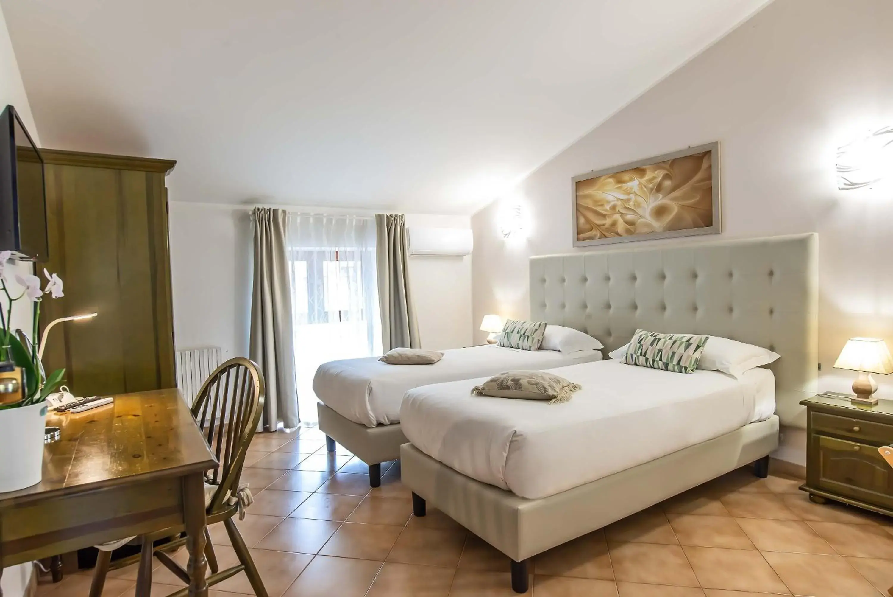 Twin Room in Plaza Rooms Ciampino Twin Room in Plaza Rooms Ciampino