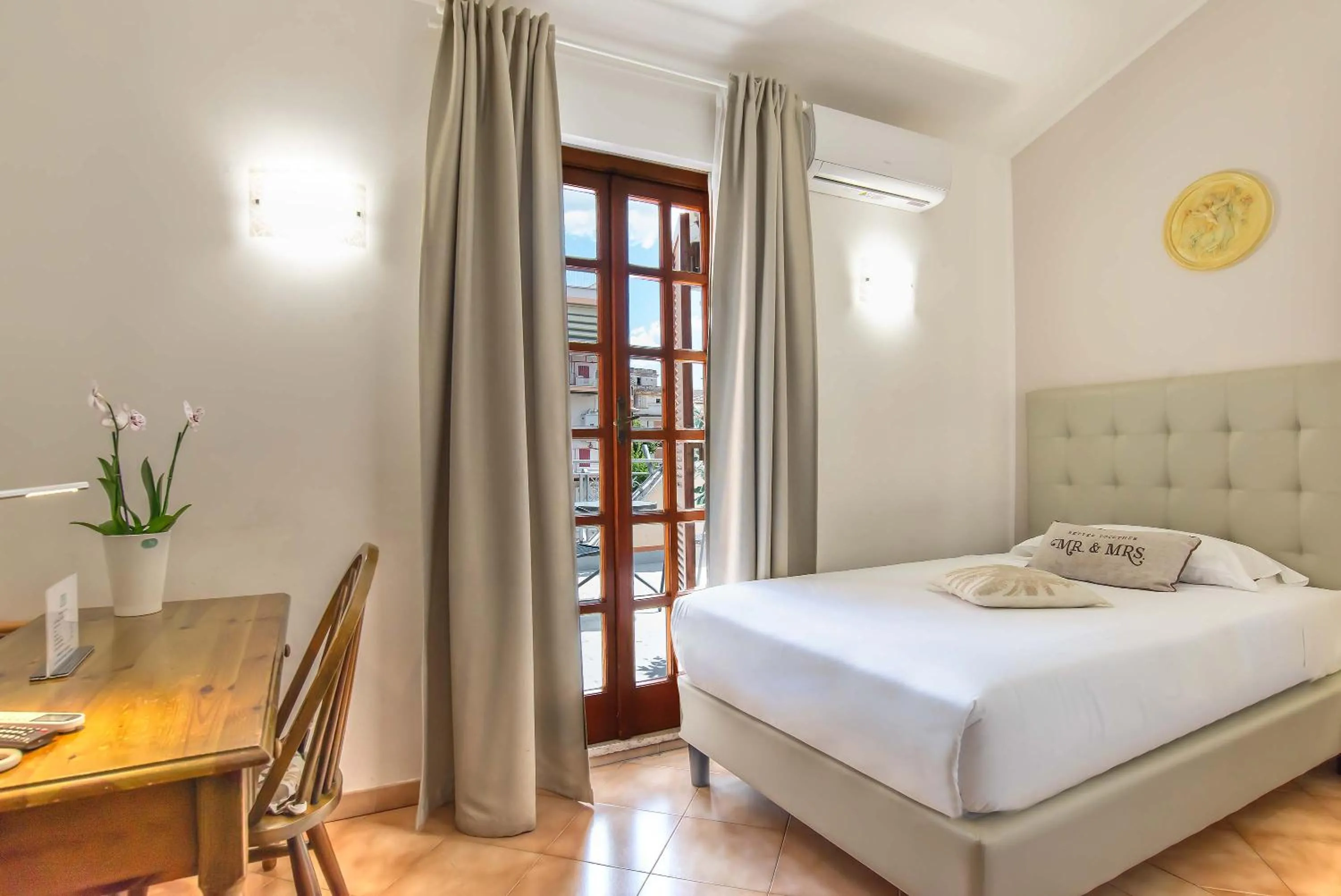 Photo of the whole room, Bed in Plaza Rooms Ciampino