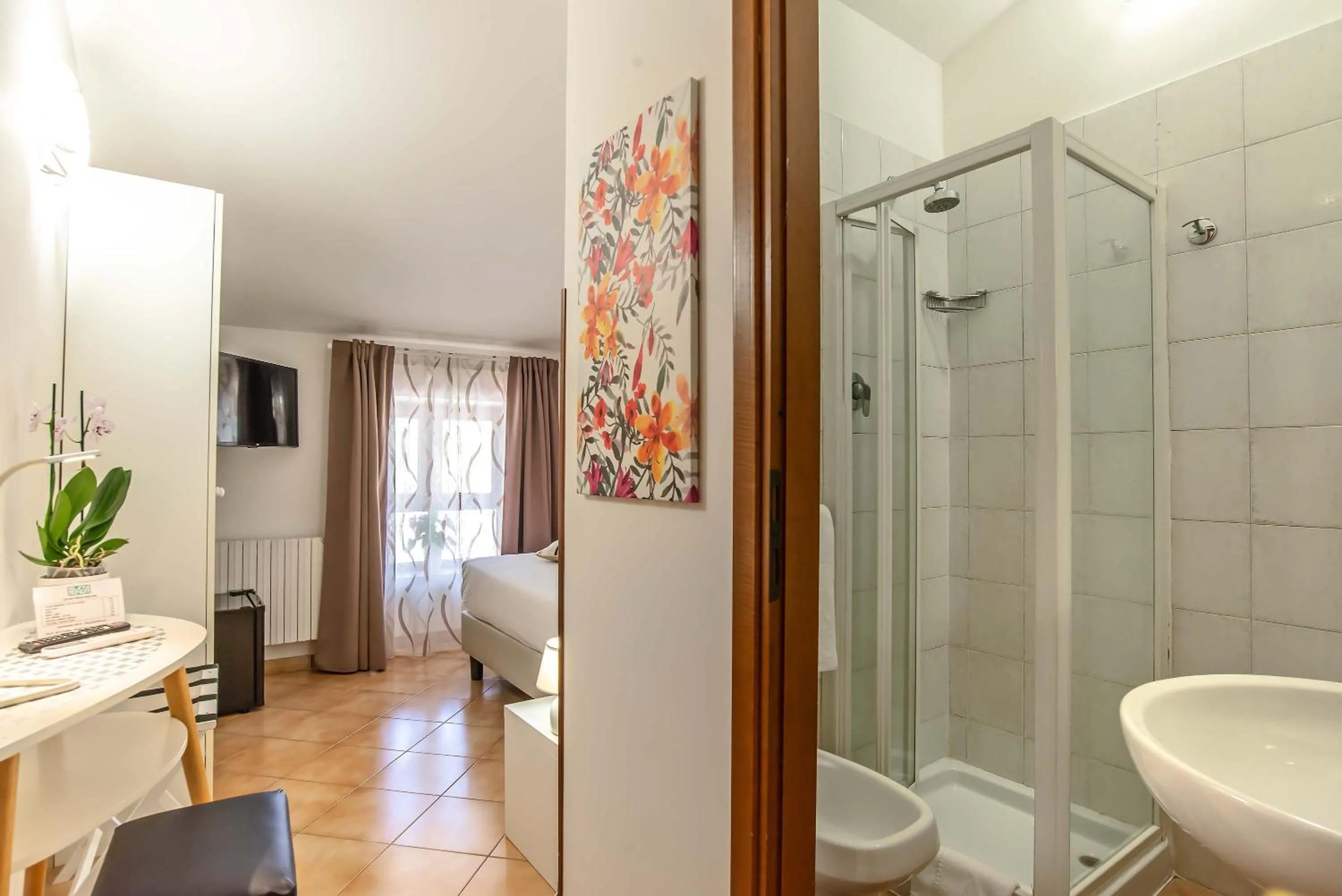 Shower in Plaza Rooms Ciampino