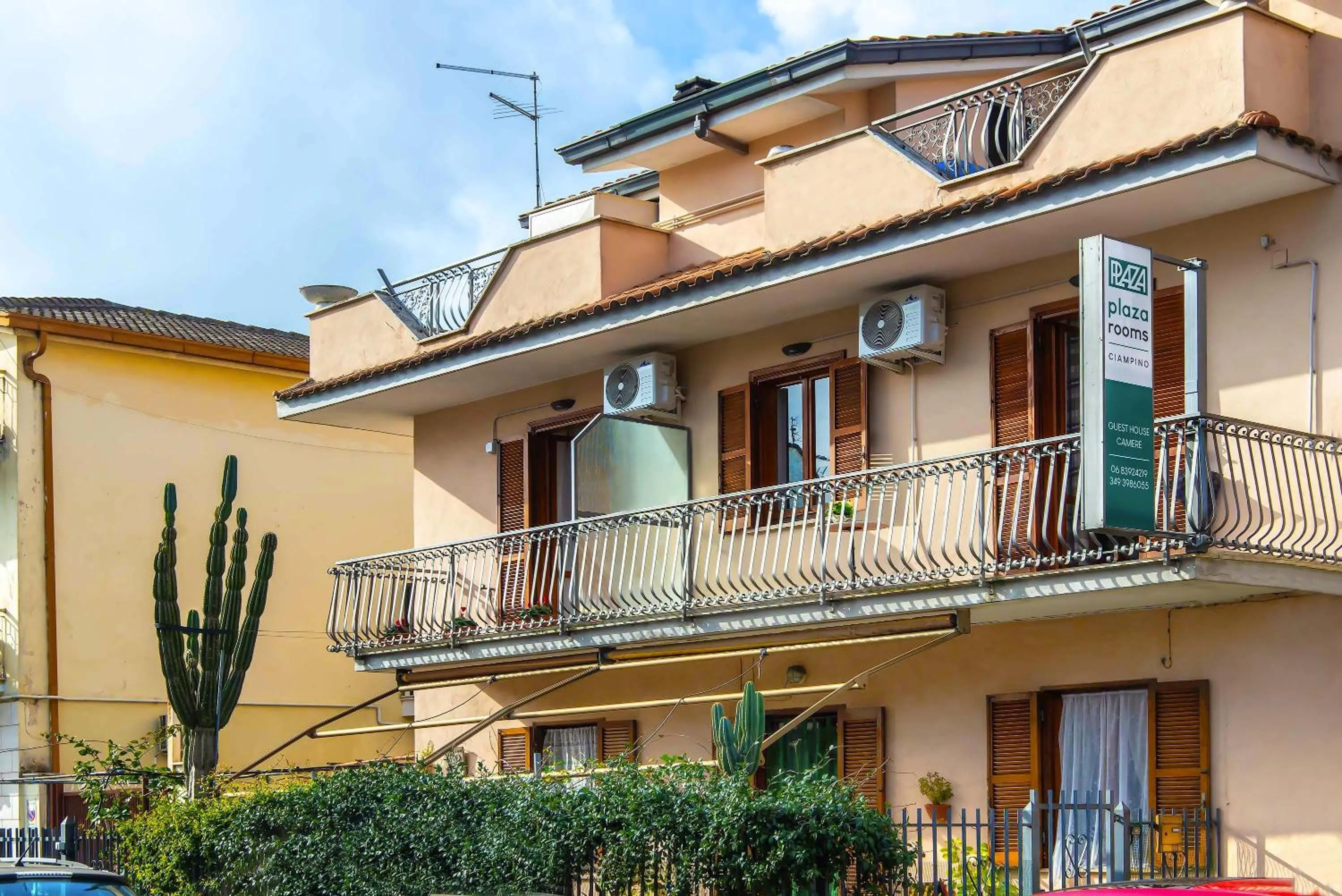 Property building in Plaza Rooms Ciampino