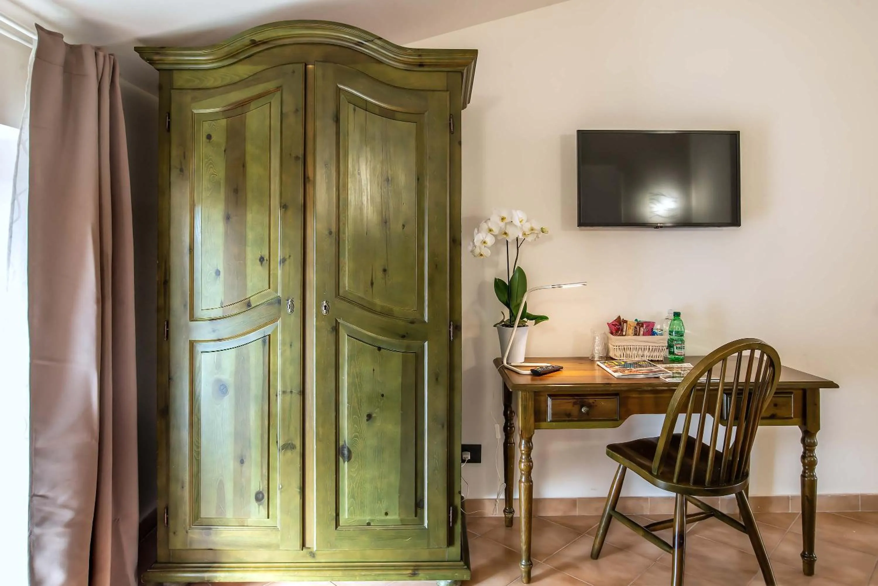 Photo of the whole room in Plaza Rooms Ciampino