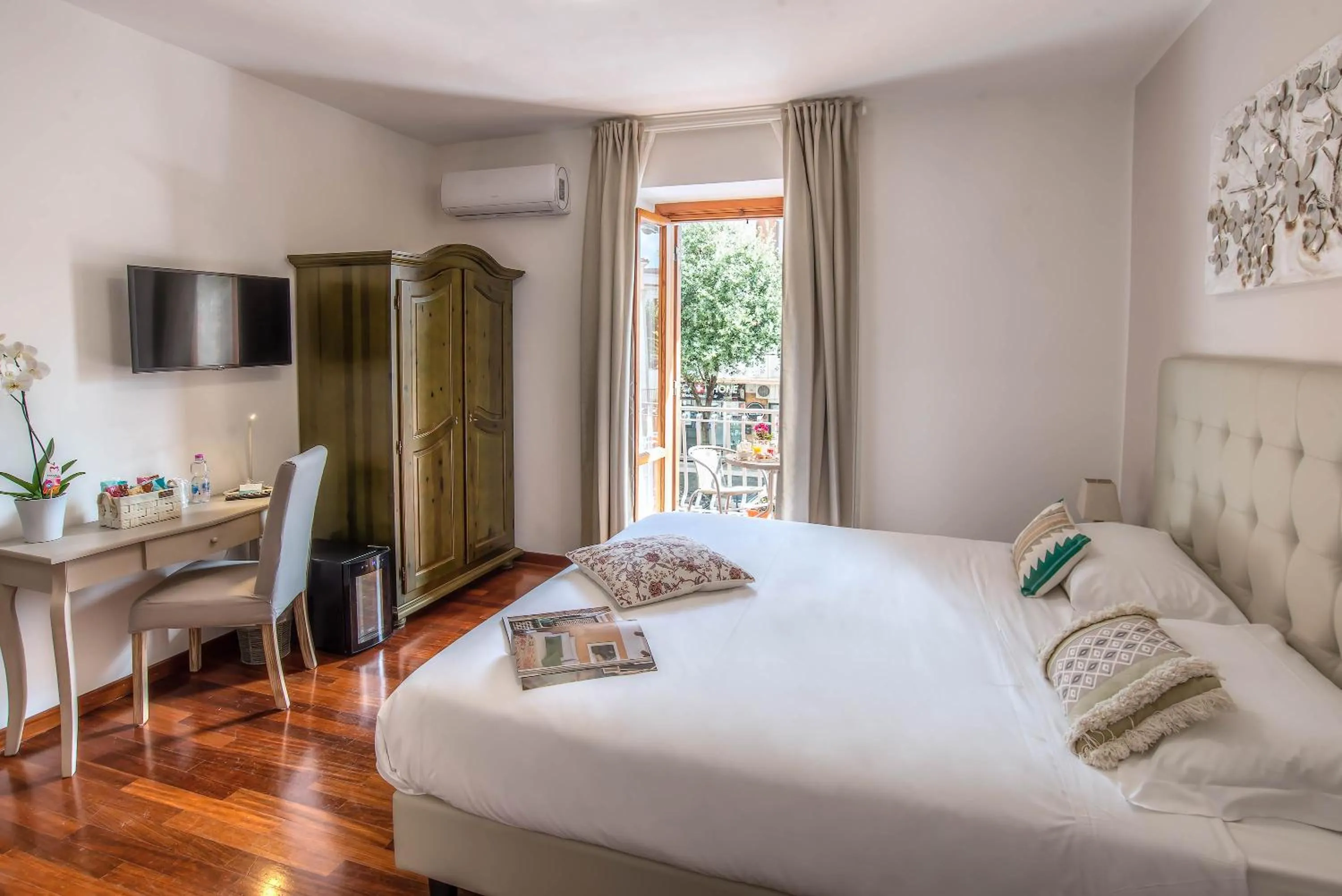Photo of the whole room, Bed in Plaza Rooms Ciampino