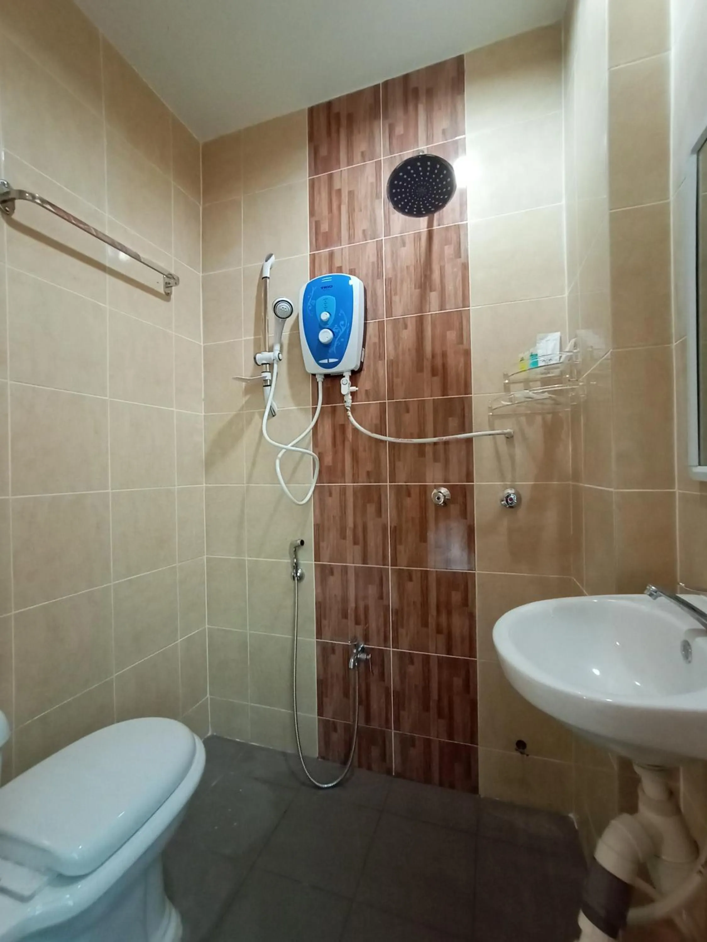 Toilet in Dane & Shue Hotel Kok Lanas