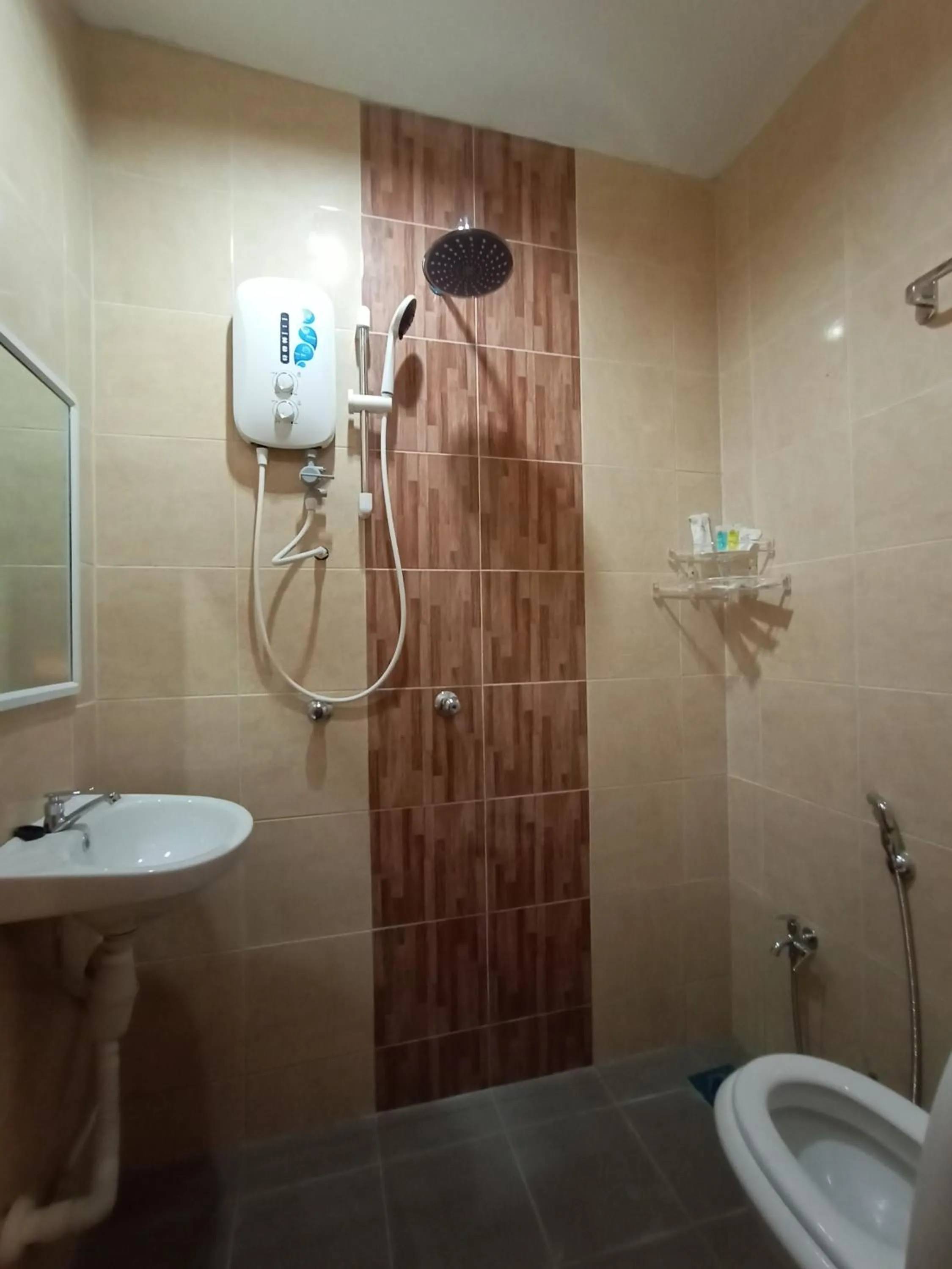 Toilet in Dane & Shue Hotel Kok Lanas