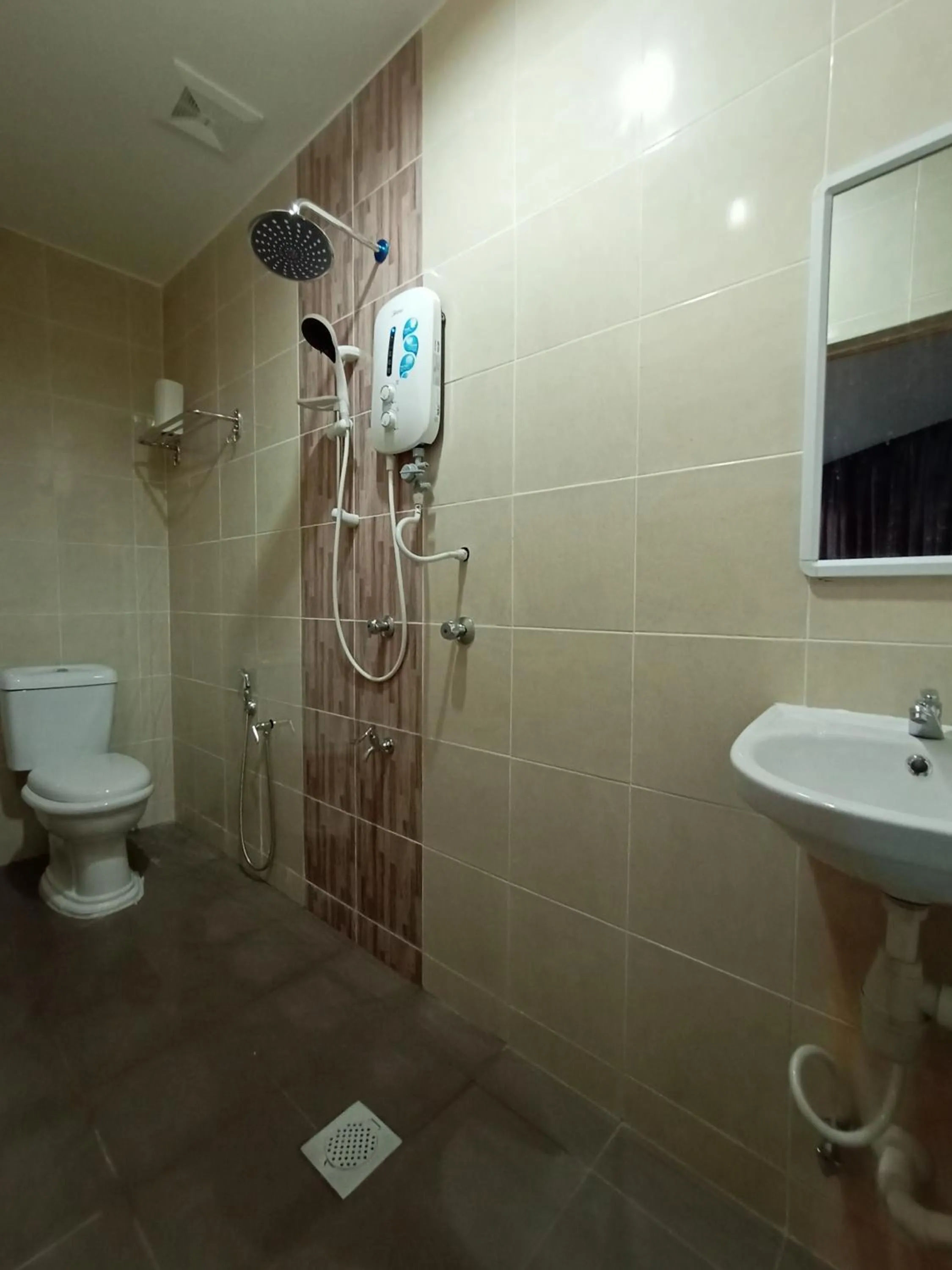 Toilet in Dane & Shue Hotel Kok Lanas