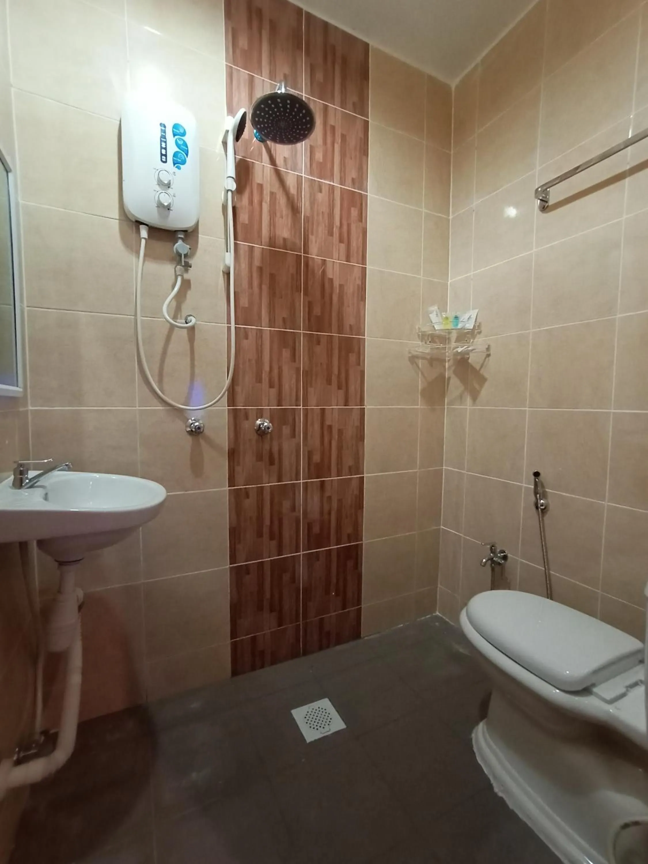 Toilet in Dane & Shue Hotel Kok Lanas