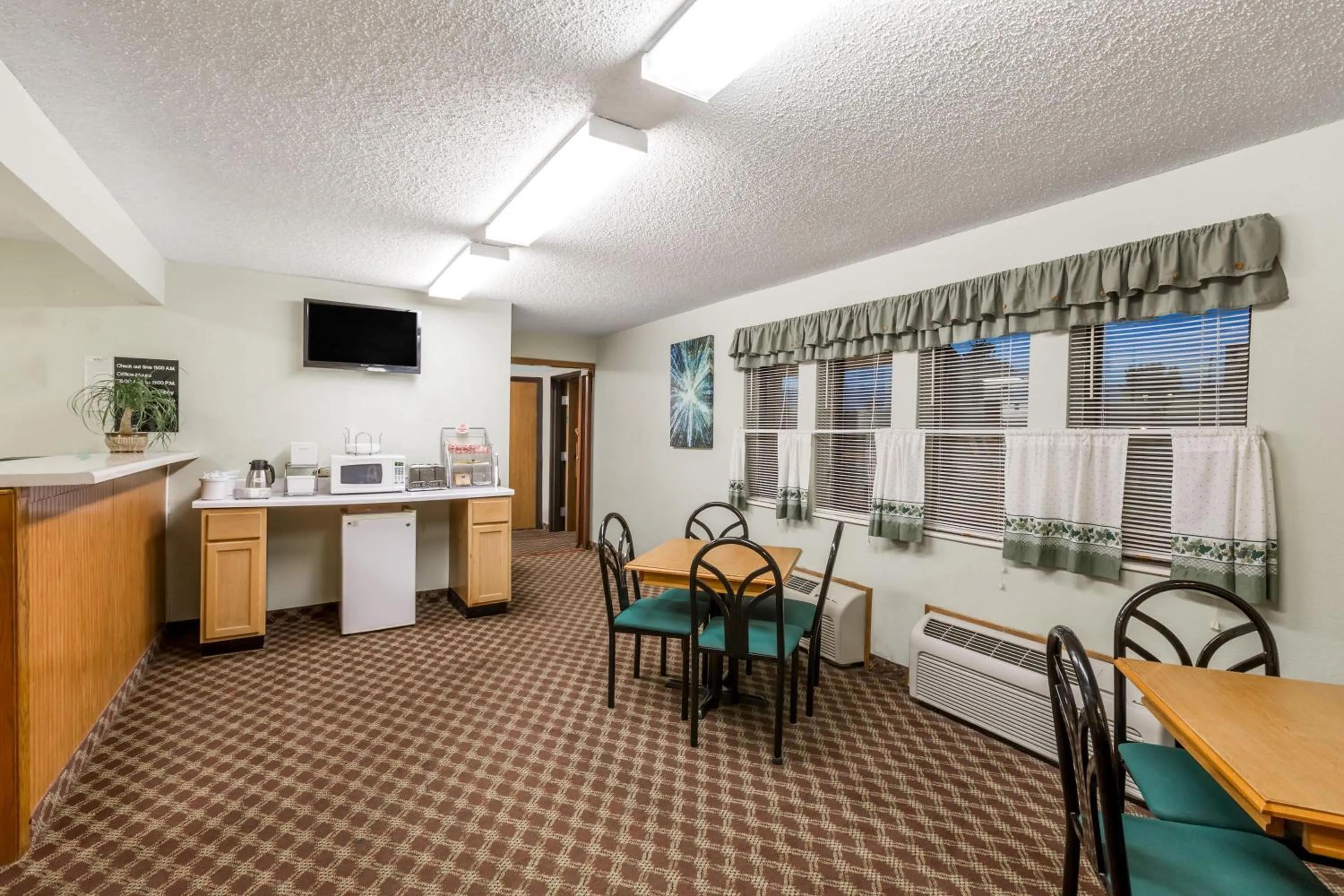 Lobby or reception in Travelodge by Wyndham Lamoni