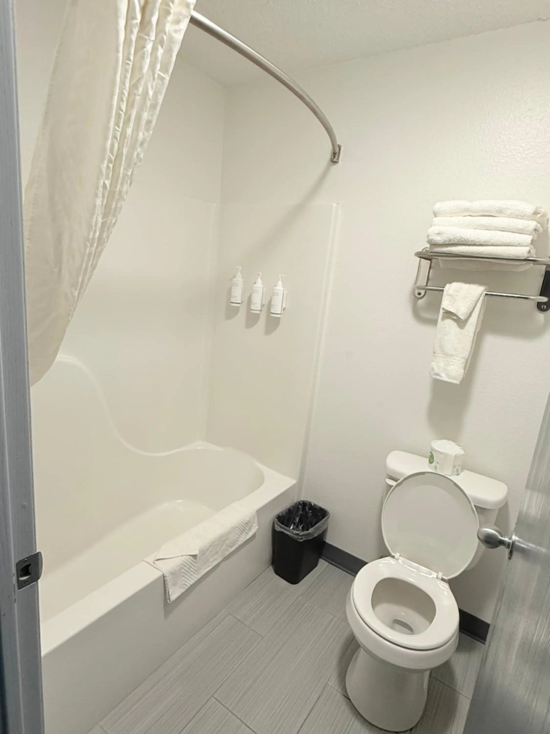 Bathroom in Travelodge by Wyndham Lamoni