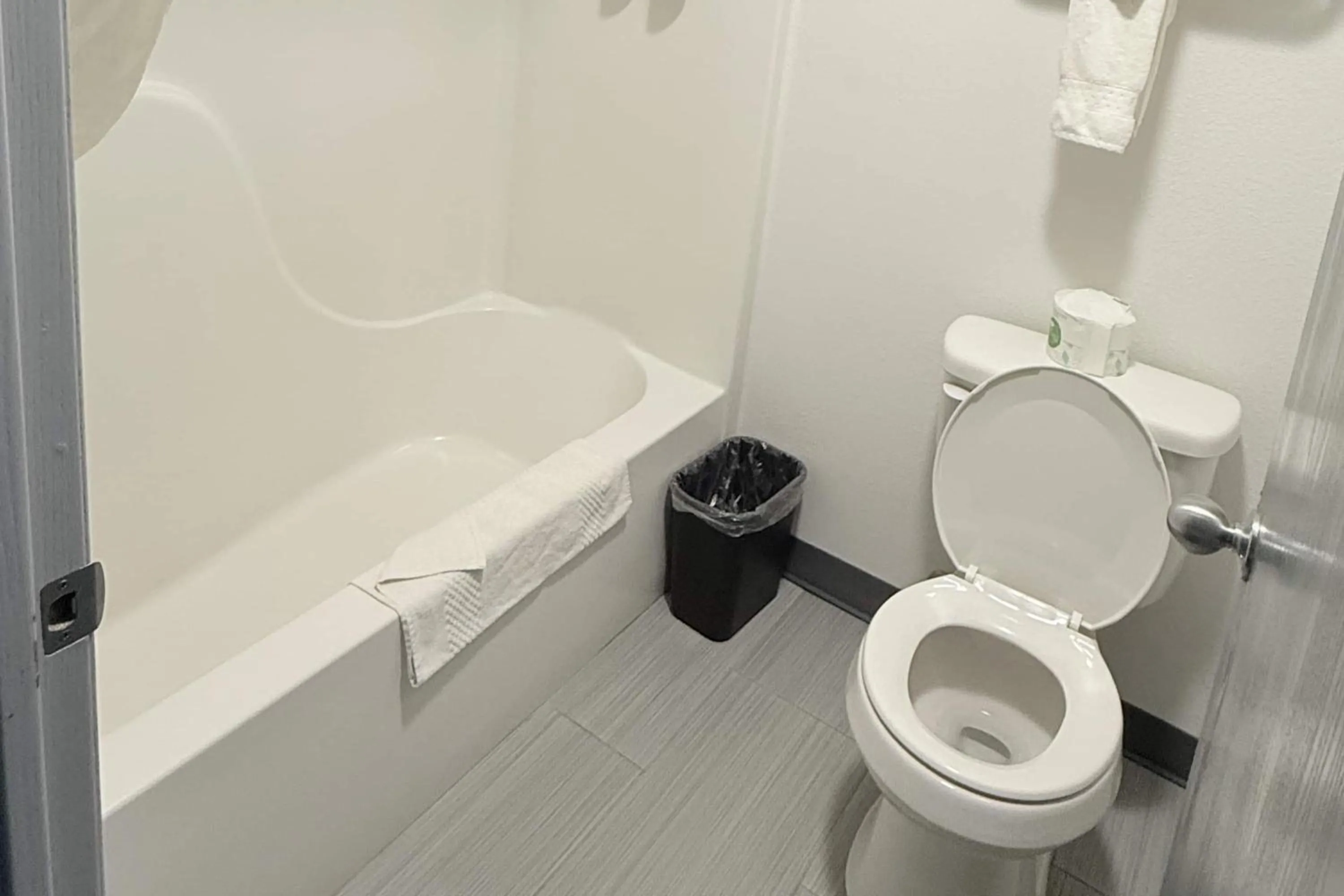 Bathroom in Travelodge by Wyndham Lamoni