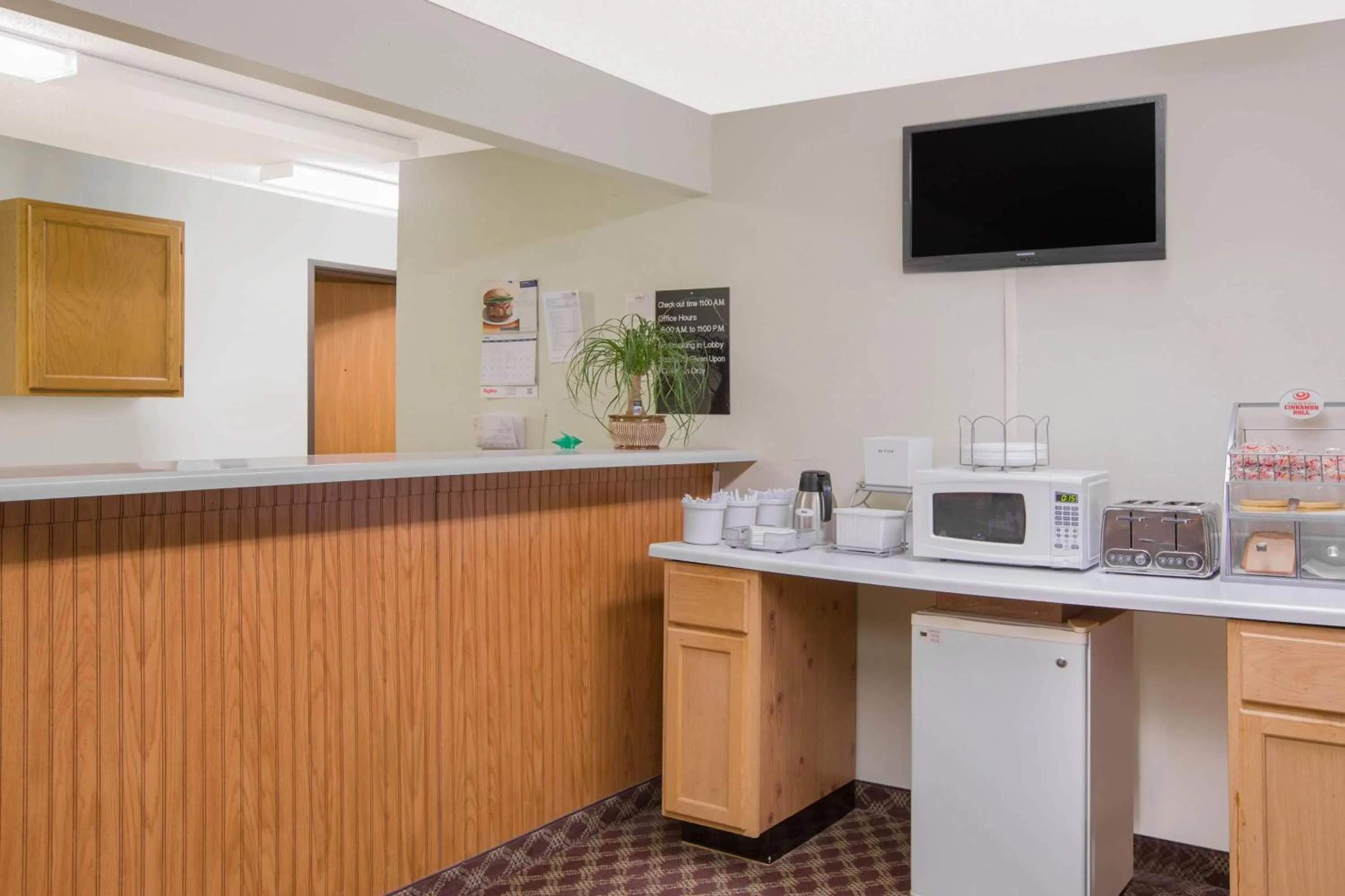 Lobby or reception in Travelodge by Wyndham Lamoni